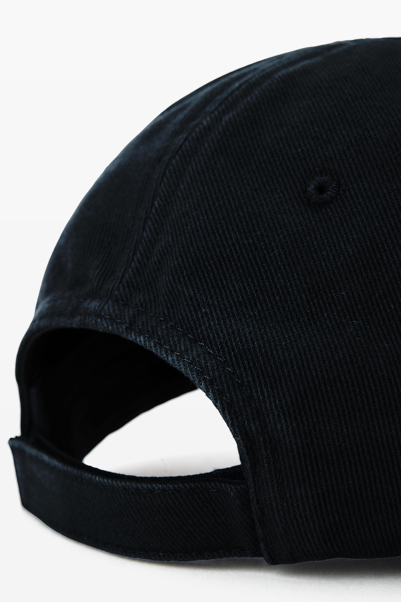 Black Hardware Cap Product Image