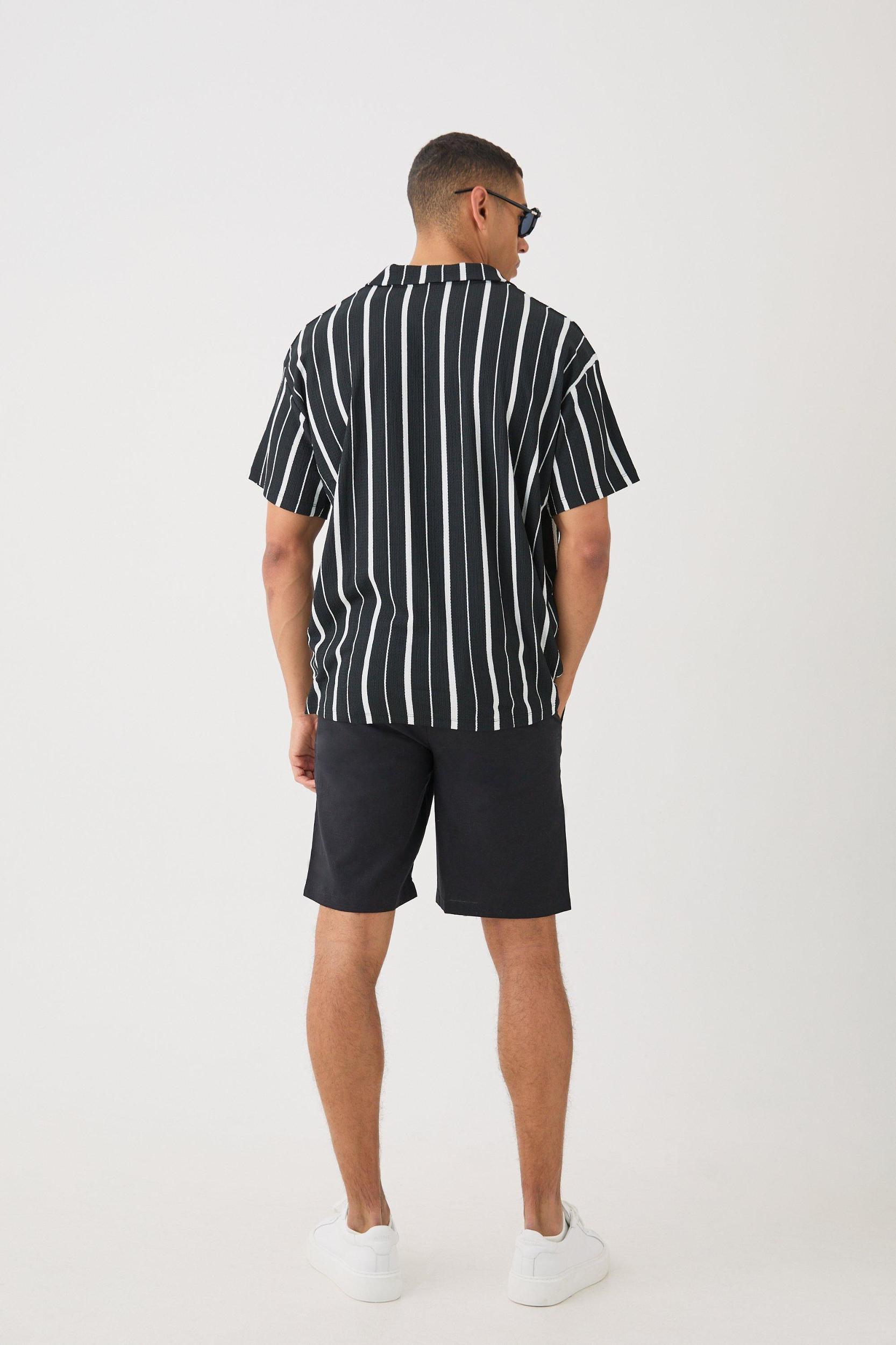 Oversized Texture Revere Polo | boohooMAN USA Product Image