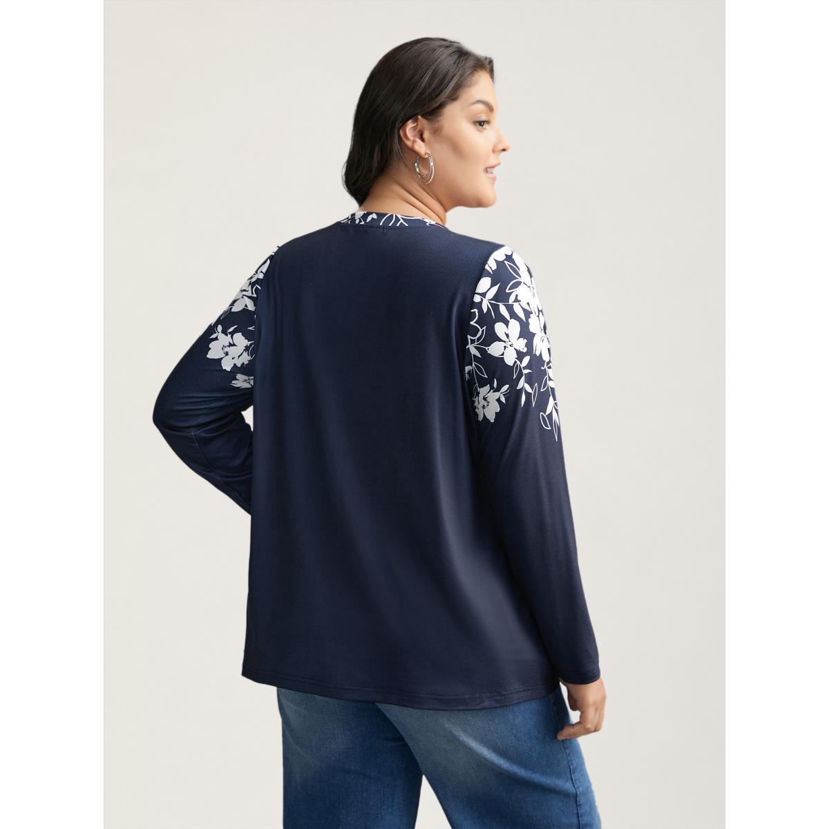 Plus Size Round Neck Boho Print T-Shirt Indigo Women Casual Contrast Natural Flowers Round Neck Everyday T-shirts BloomChic 26/4X Product Image