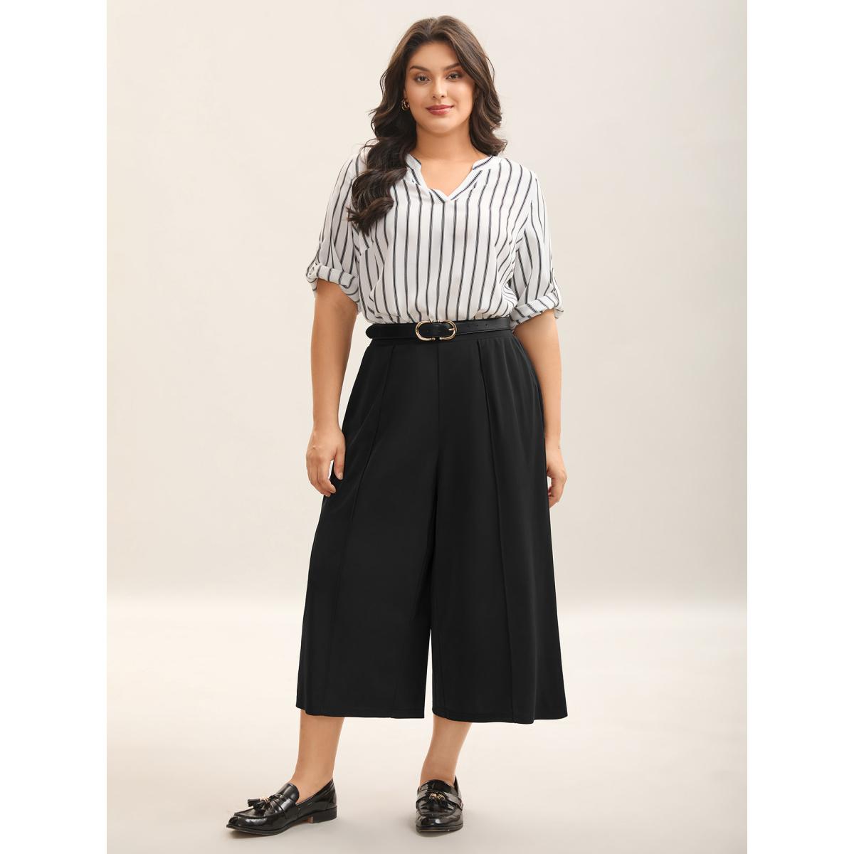 Plus Size Stretchy Pleated Pockets Wide-Leg Pants Women Black At the Office Wide Leg Mid Rise Work Pants BloomChic 10/M Product Image