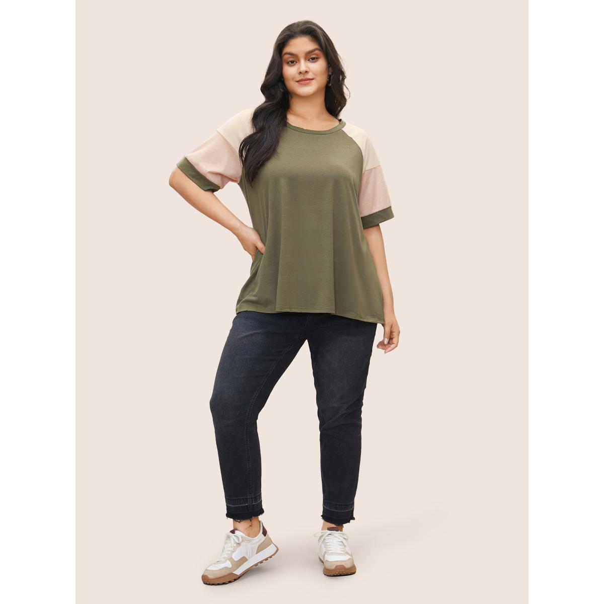 Plus Size Colorblock Contrast Crew Neck Raglan Sleeve T-shirt ArmyGreen Women Casual Contrast Colorblock Everyday T-shirts BloomChic 30/6X Product Image