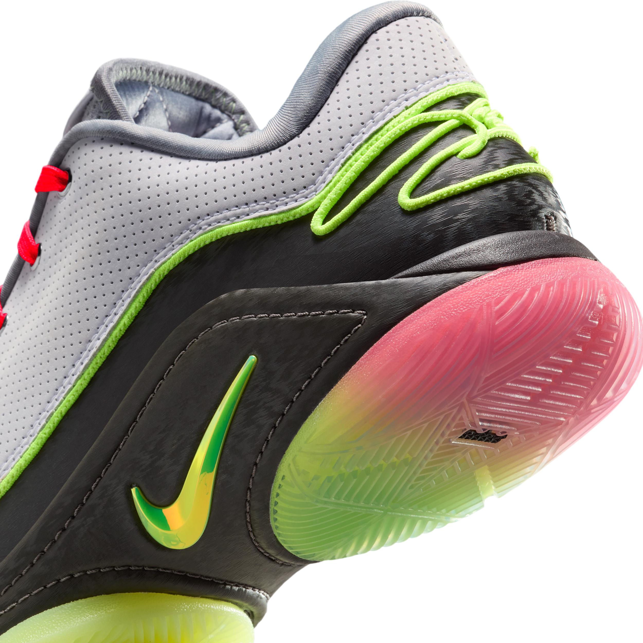 Nike Men's LeBron XXII Basketball Shoes Product Image