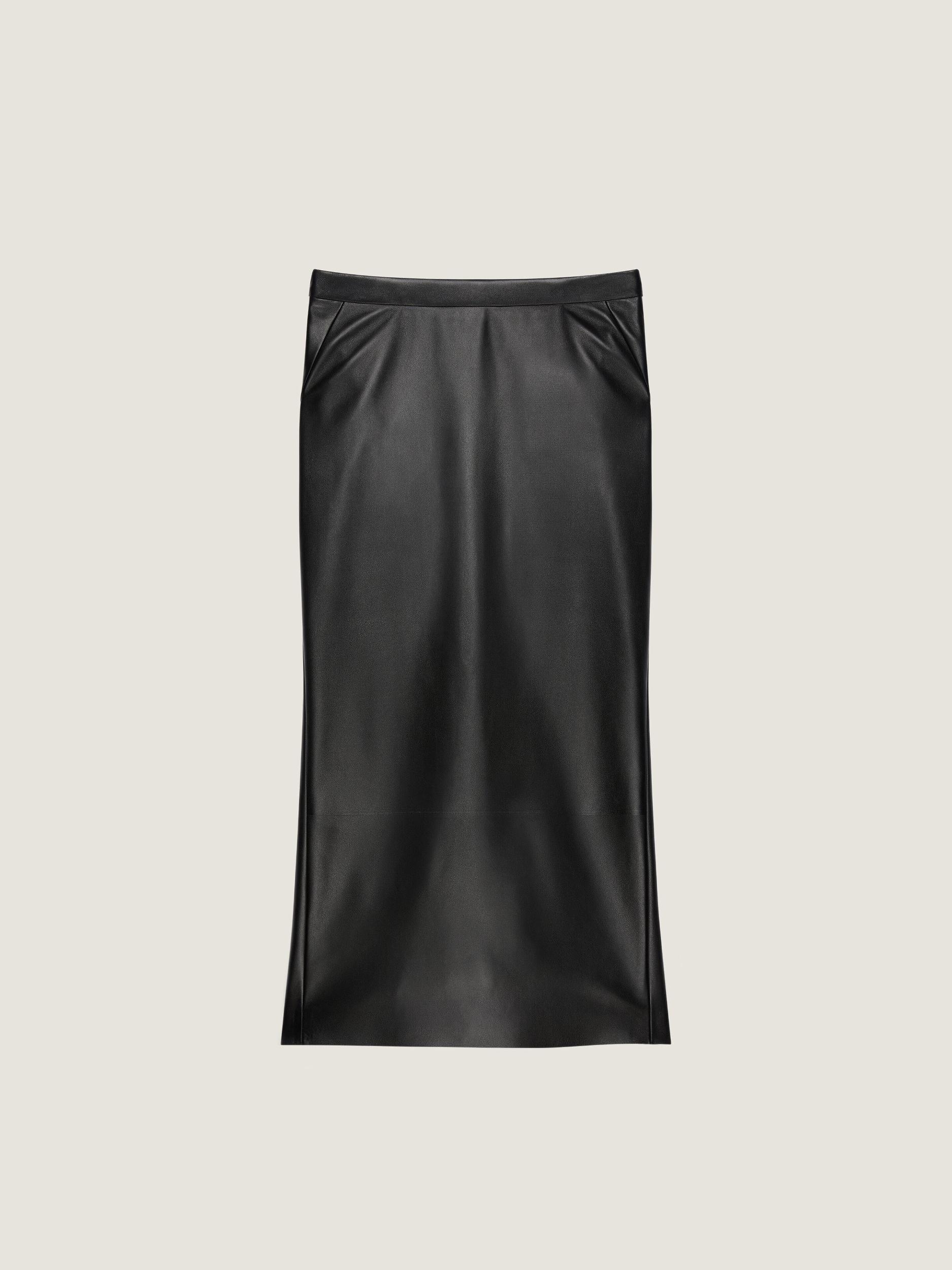 Mid-length kick back skirt in nappa leather Product Image