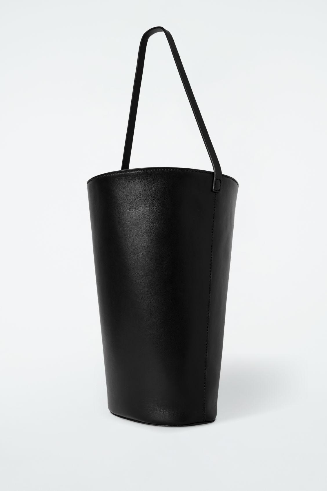 BUCKET BAG - LEATHER Product Image