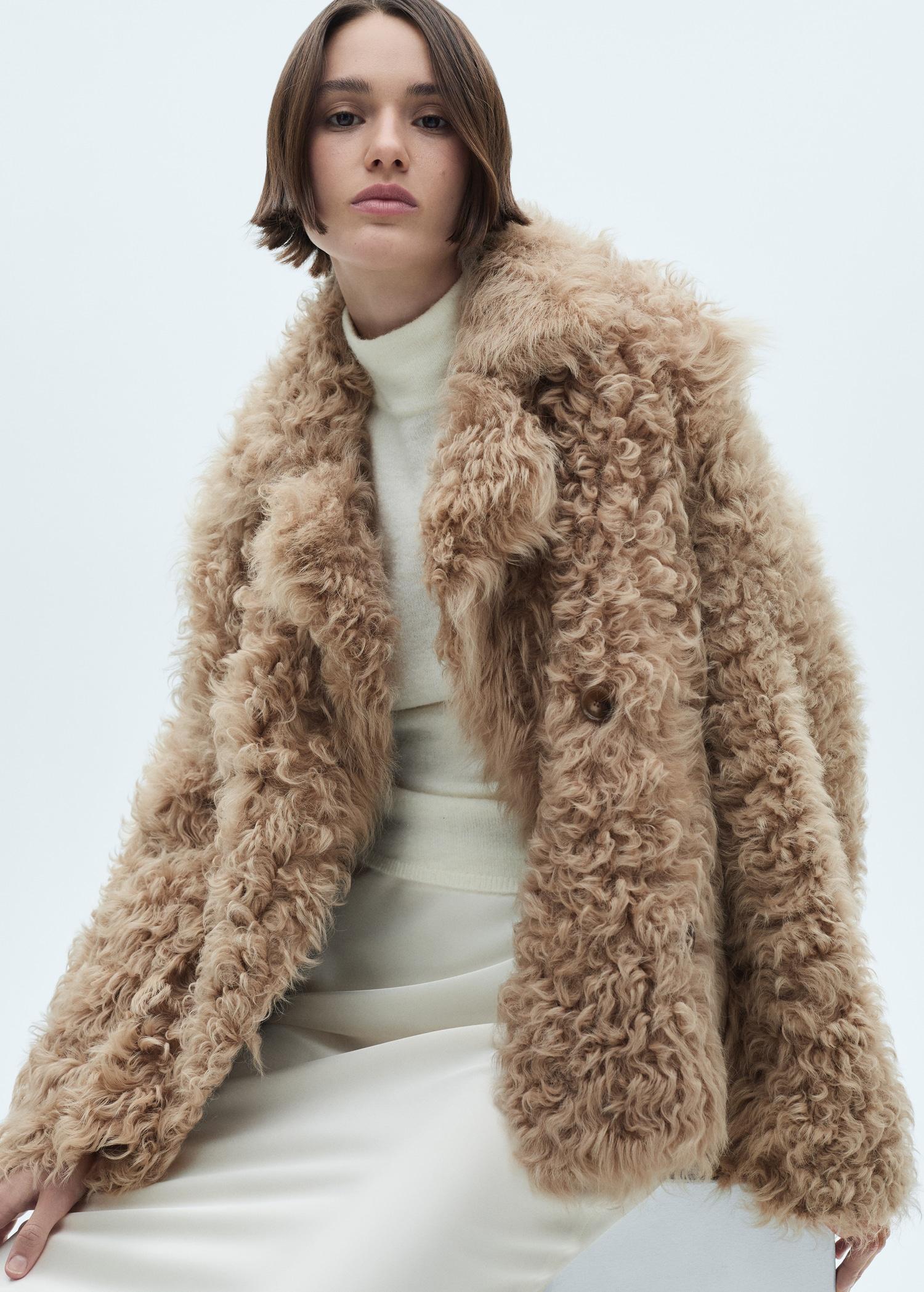 Reversible fur coat - Women | MANGO USA Product Image