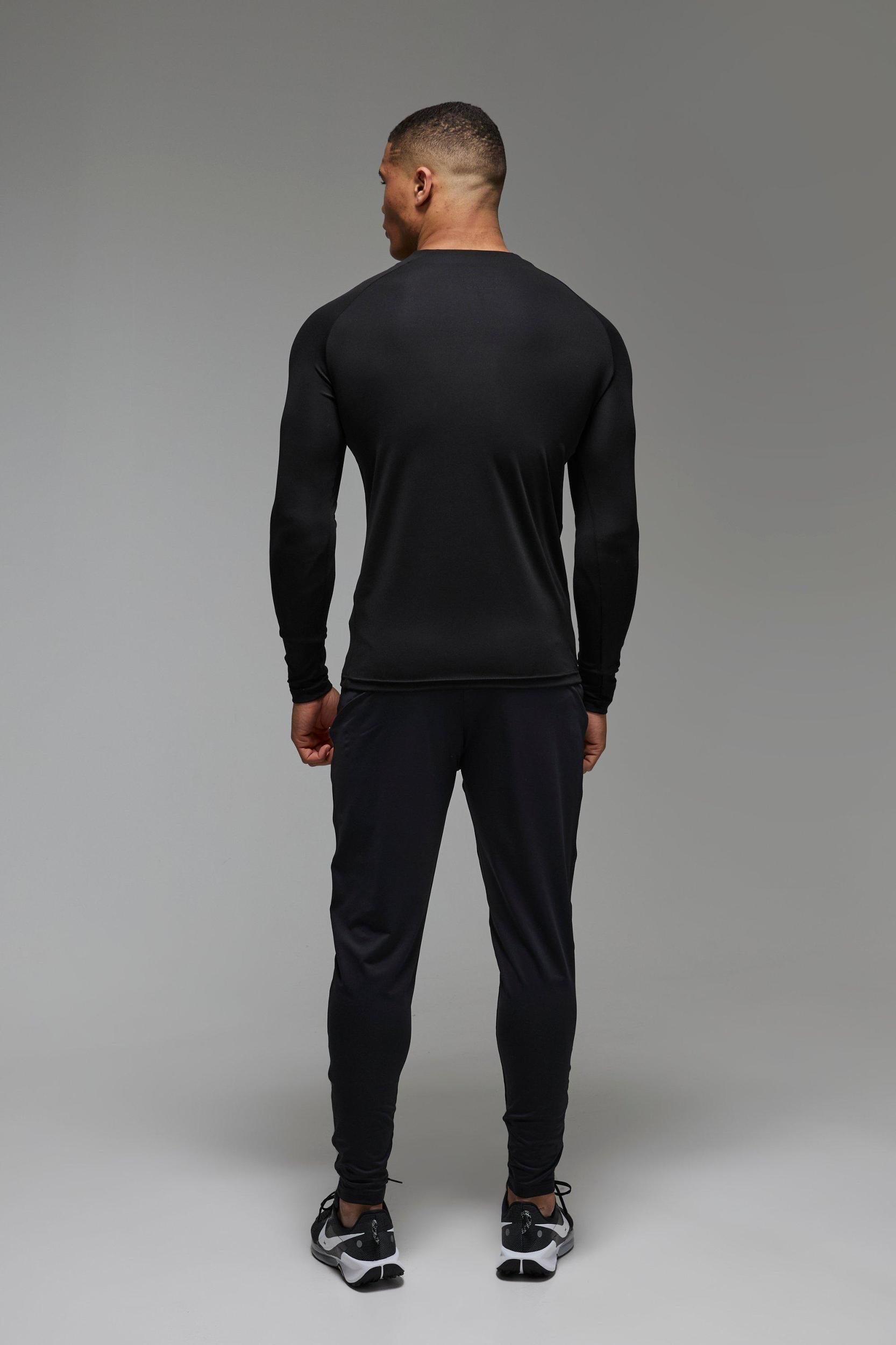 Man Active Muscle Fit Crew Neck 1/4 Zip | boohooMAN USA Product Image