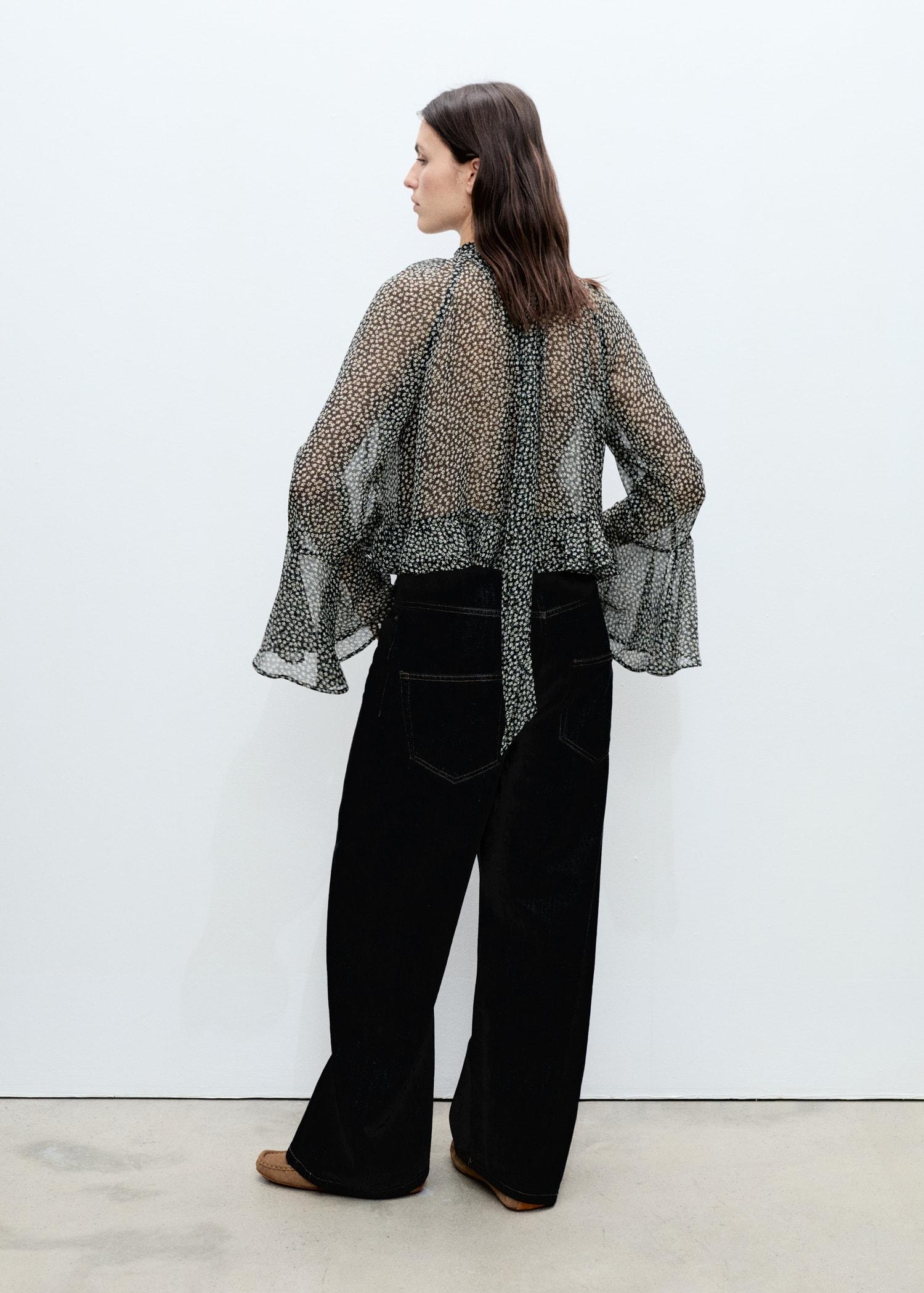 Floral-print blouse with ruffles - Women | MANGO USA Product Image