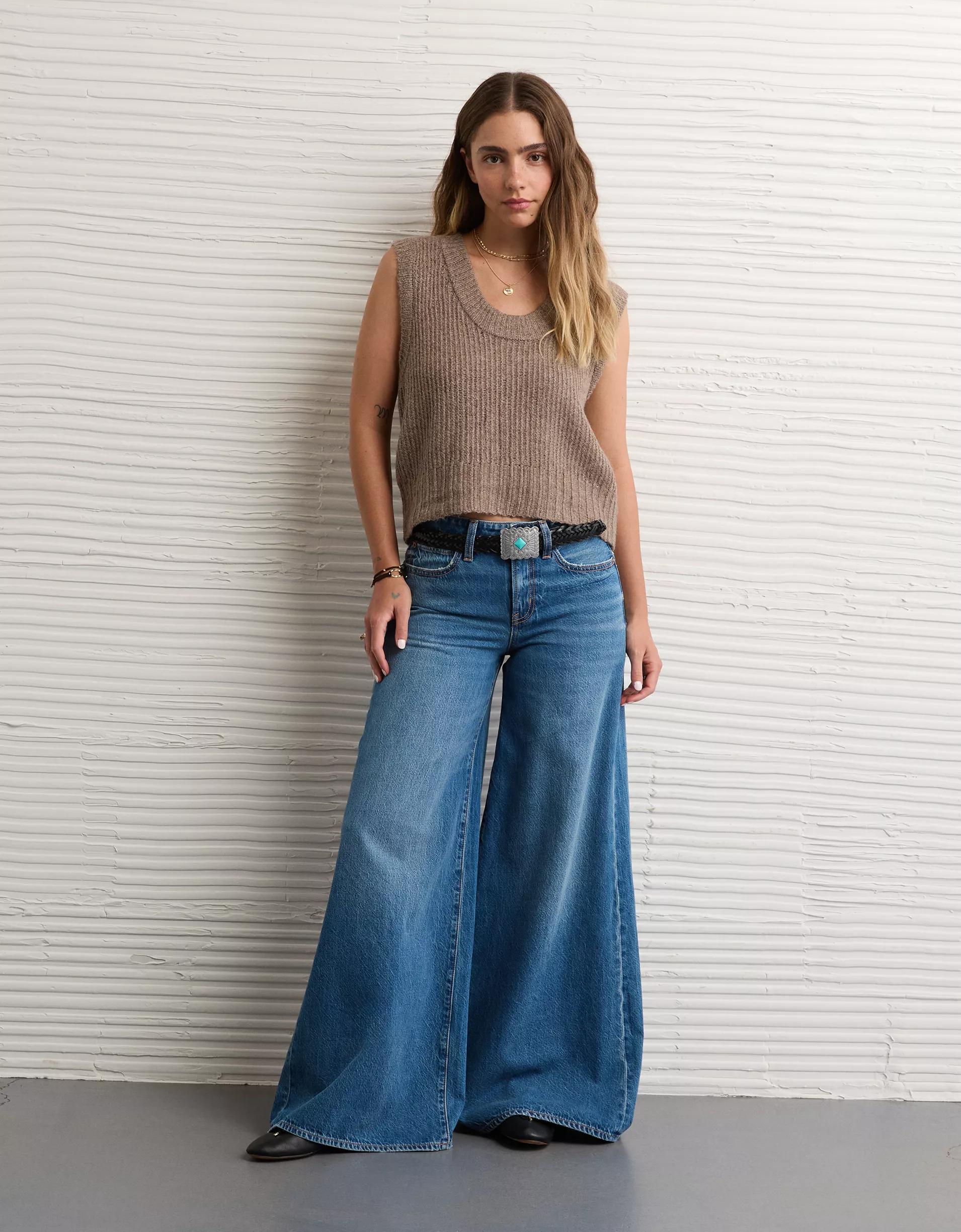 AE Whoa So Soft Scoop Neck Vest Product Image