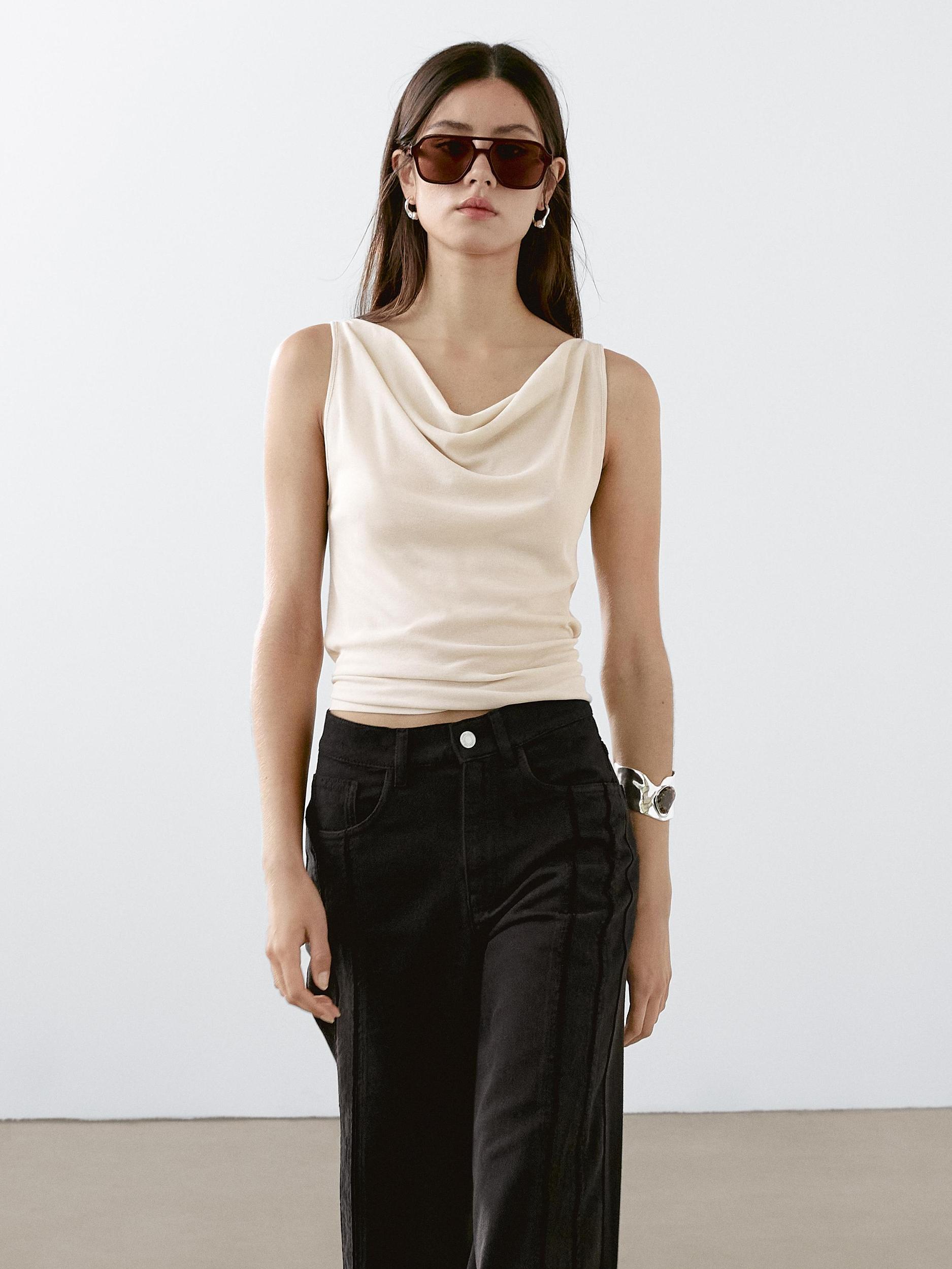 High-waist wide-leg jeans with seam details Product Image