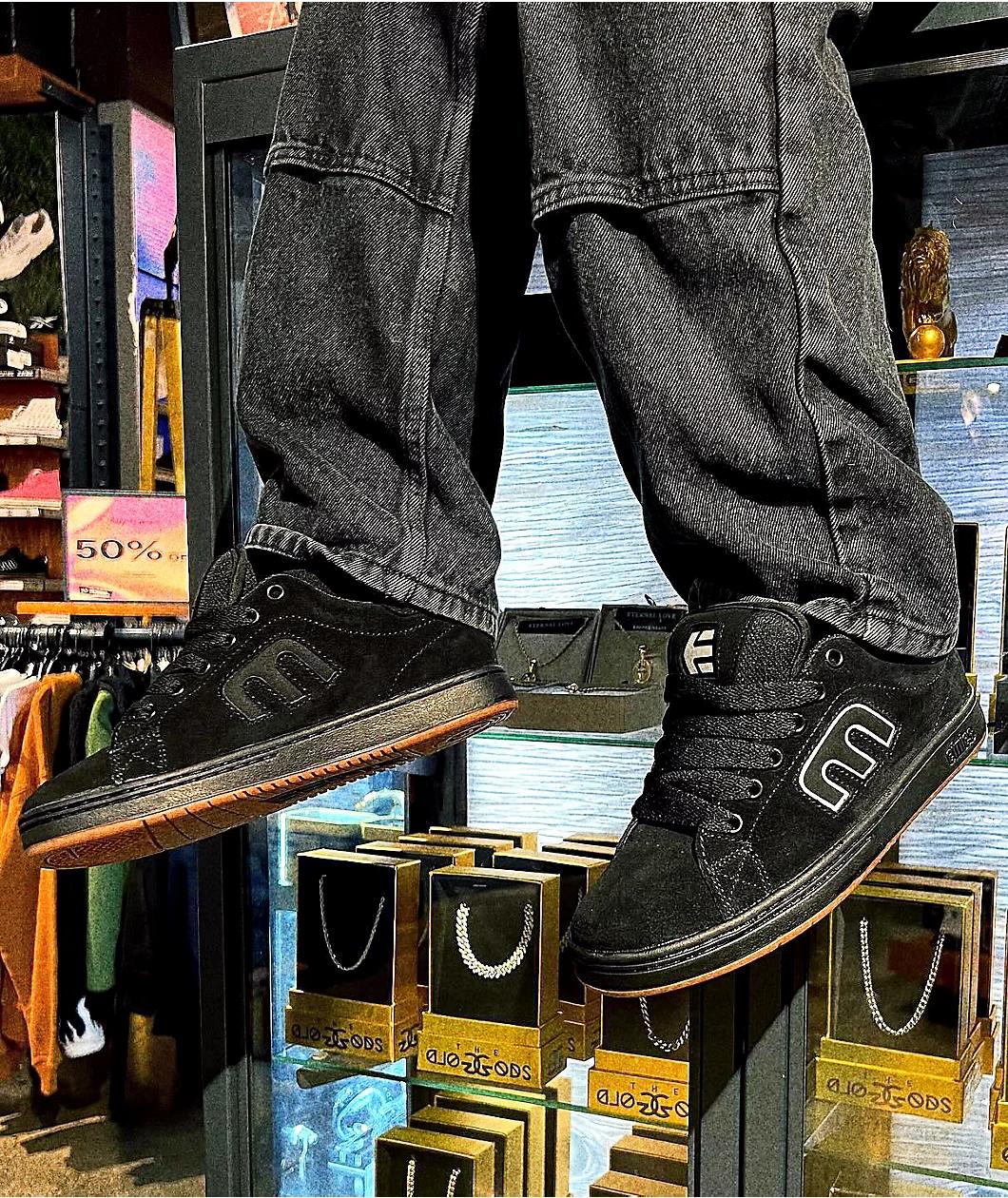 etnies Callicut Black & White Skate Shoes Product Image