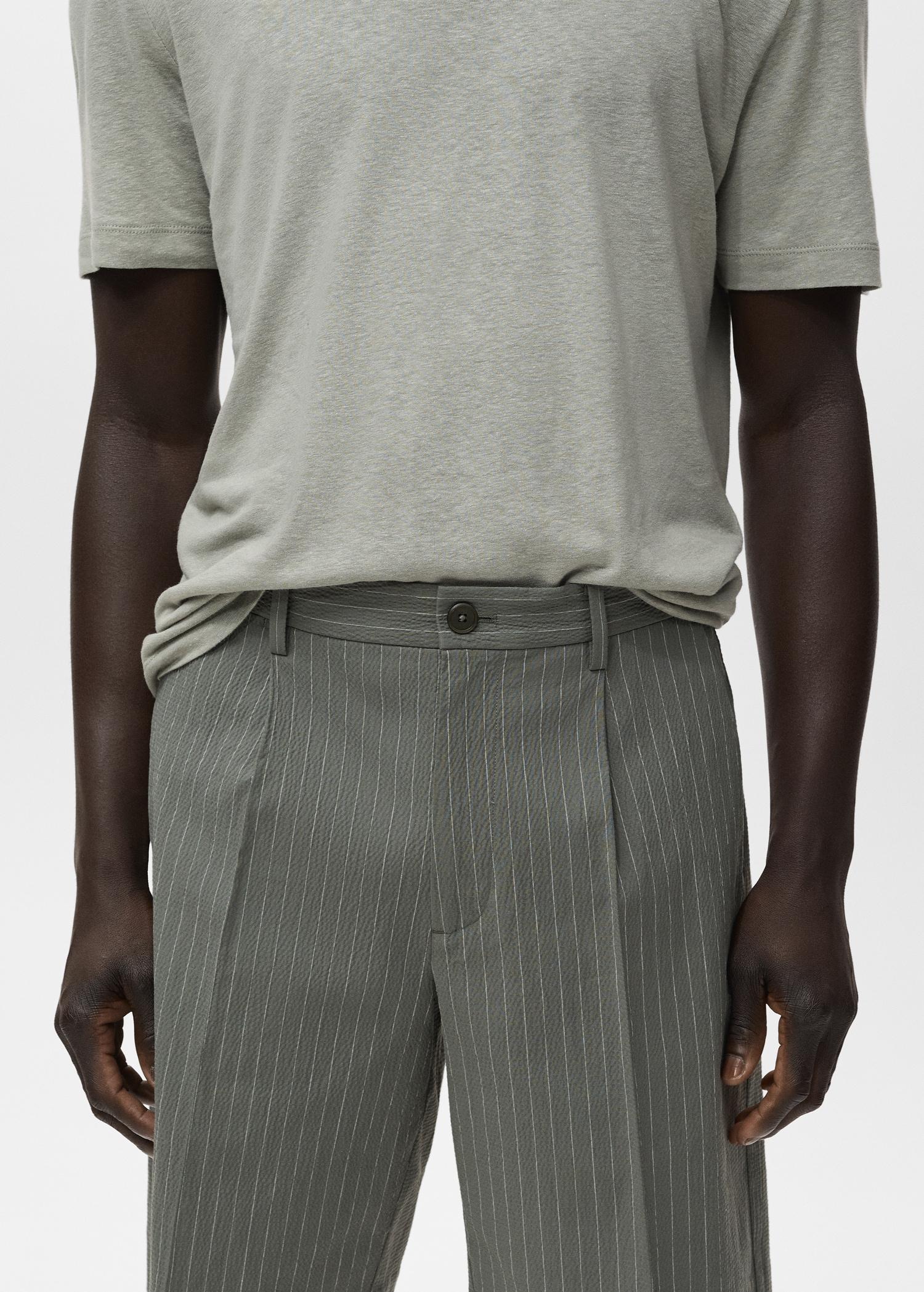 Slim-fit chino cotton bermuda shorts - Men | MANGO USA Product Image