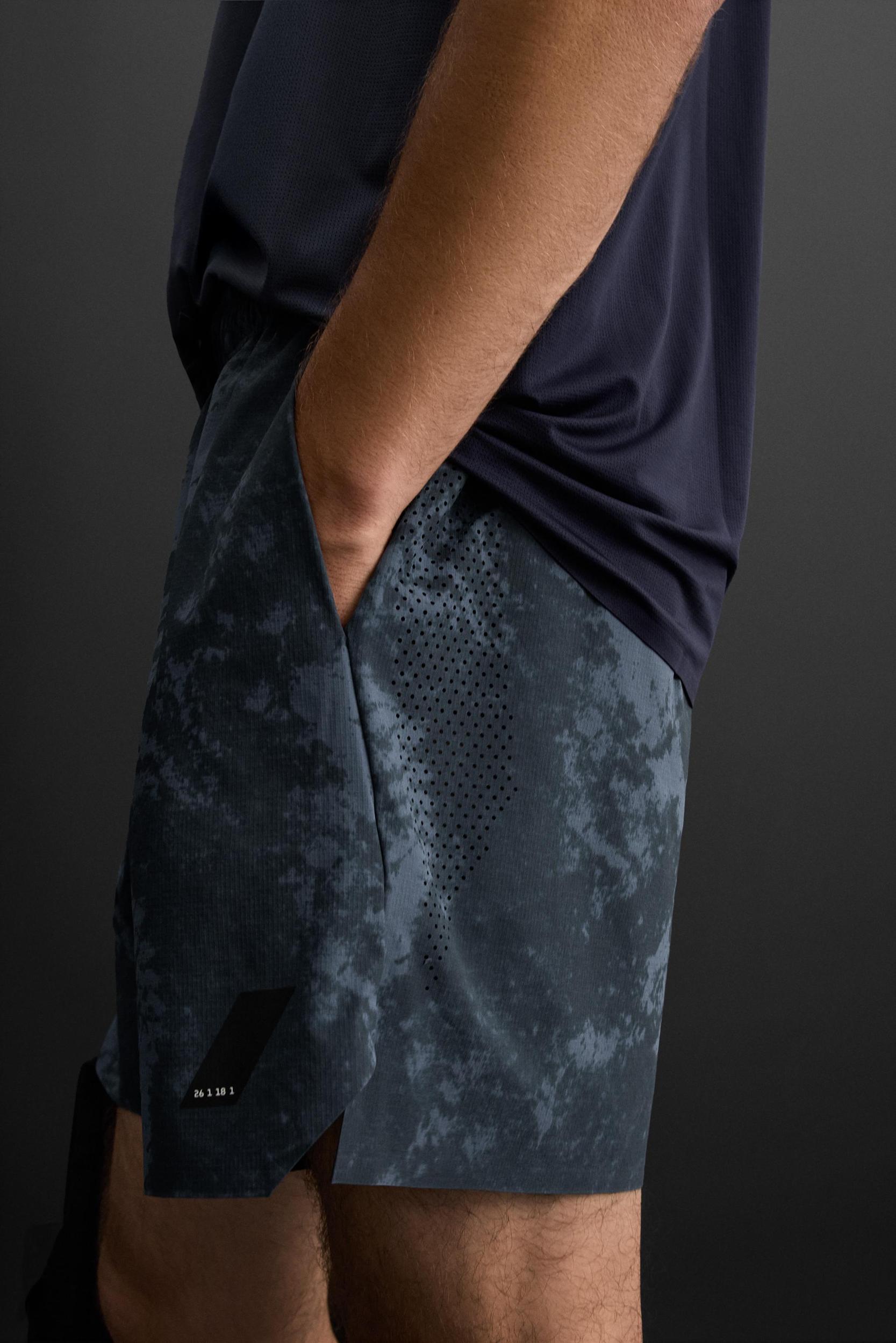 PRINTED TRAINING SHORTS Product Image