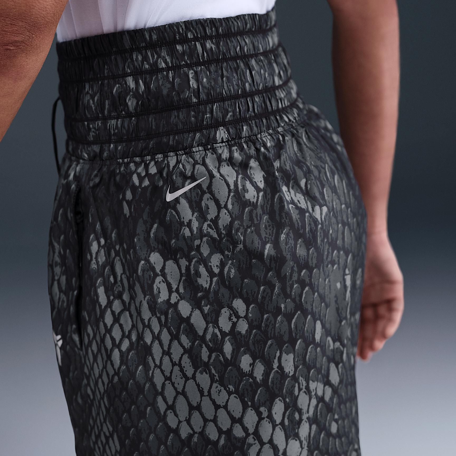 Nike Women's Kobe Woven Skirt Product Image