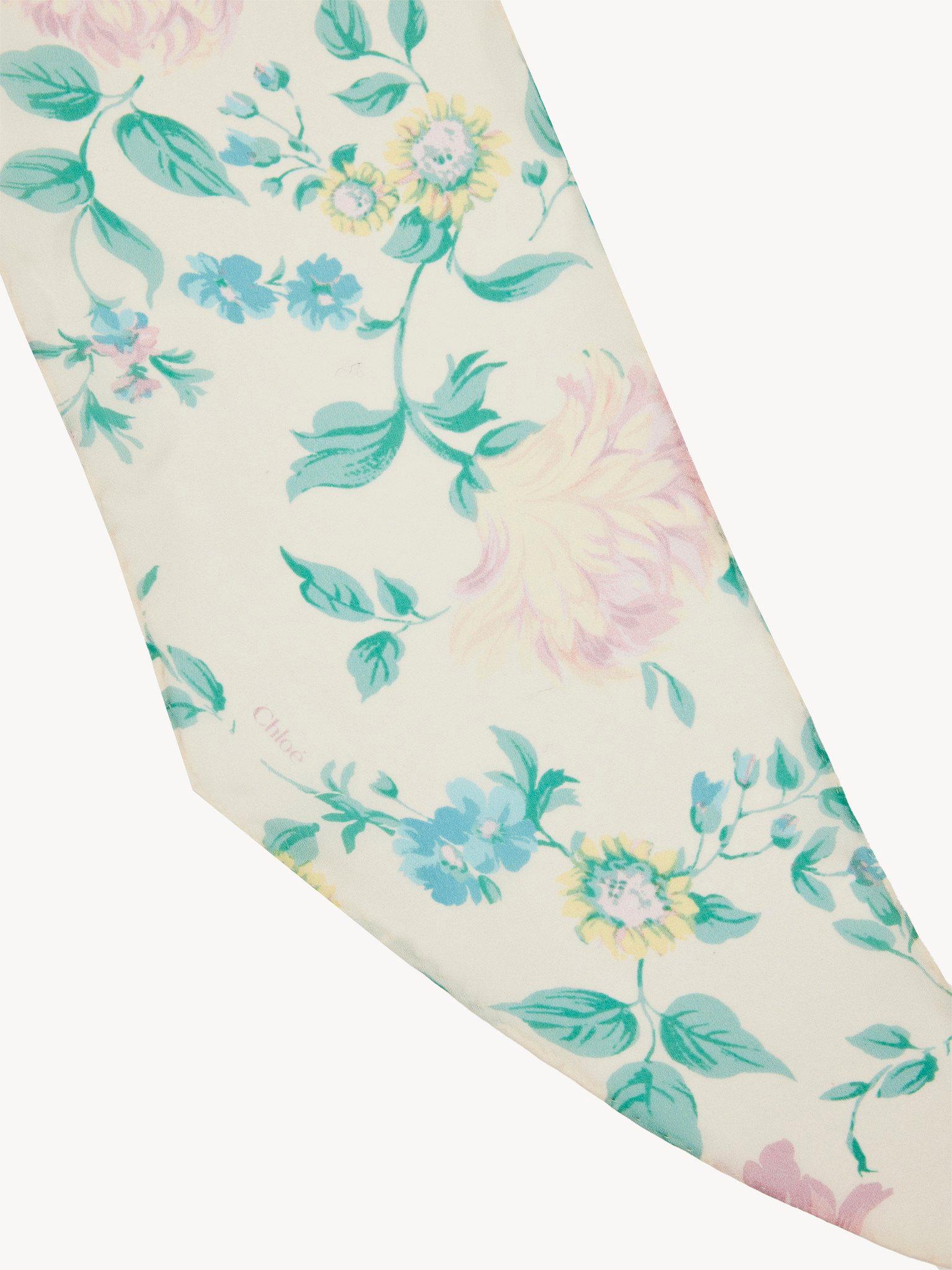 The Chloé Peonies bandeau scarf in silk charmeuse Product Image