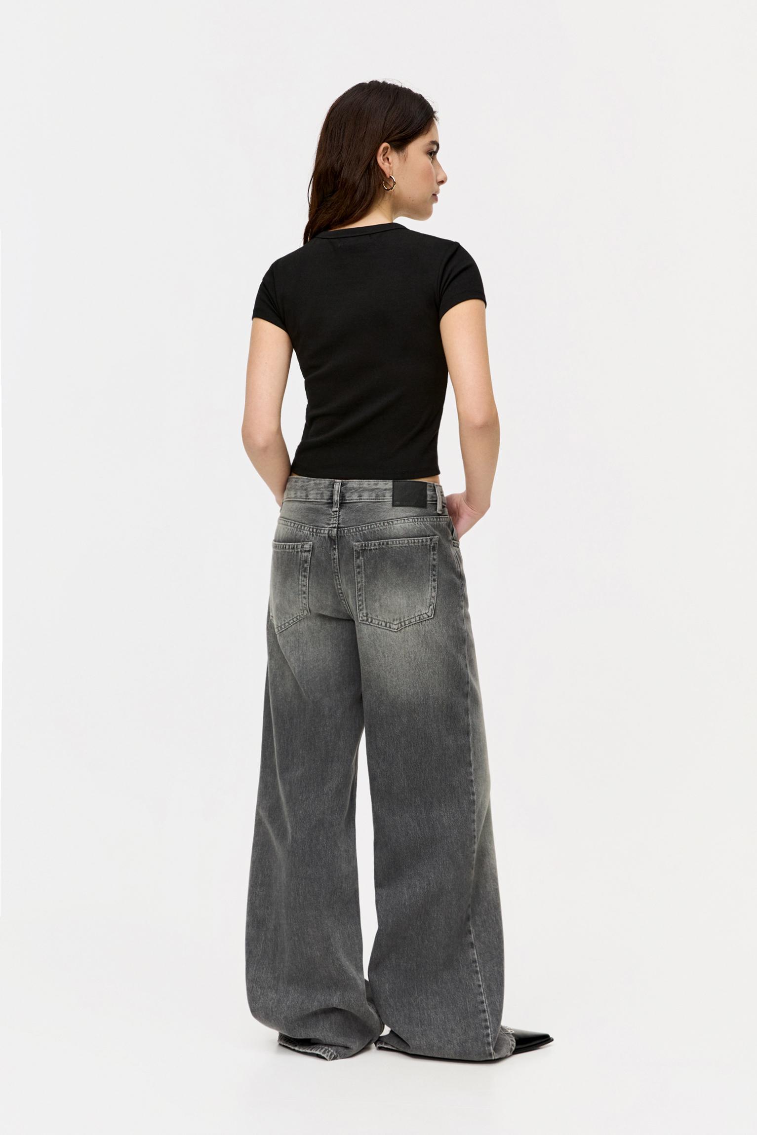 Basic fitted T-shirt Product Image