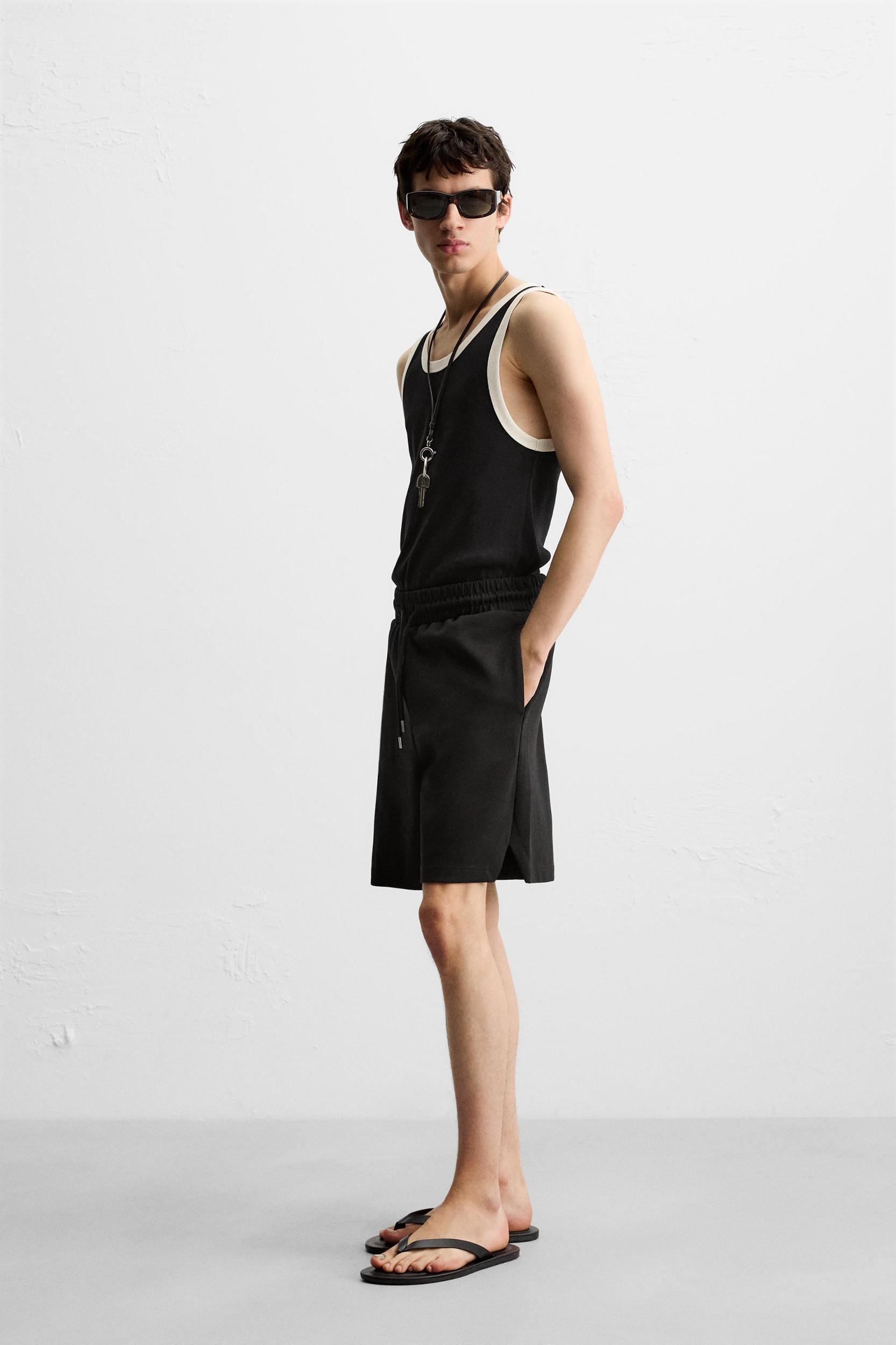 INTERLOCK TEXTURED SHORTS Product Image