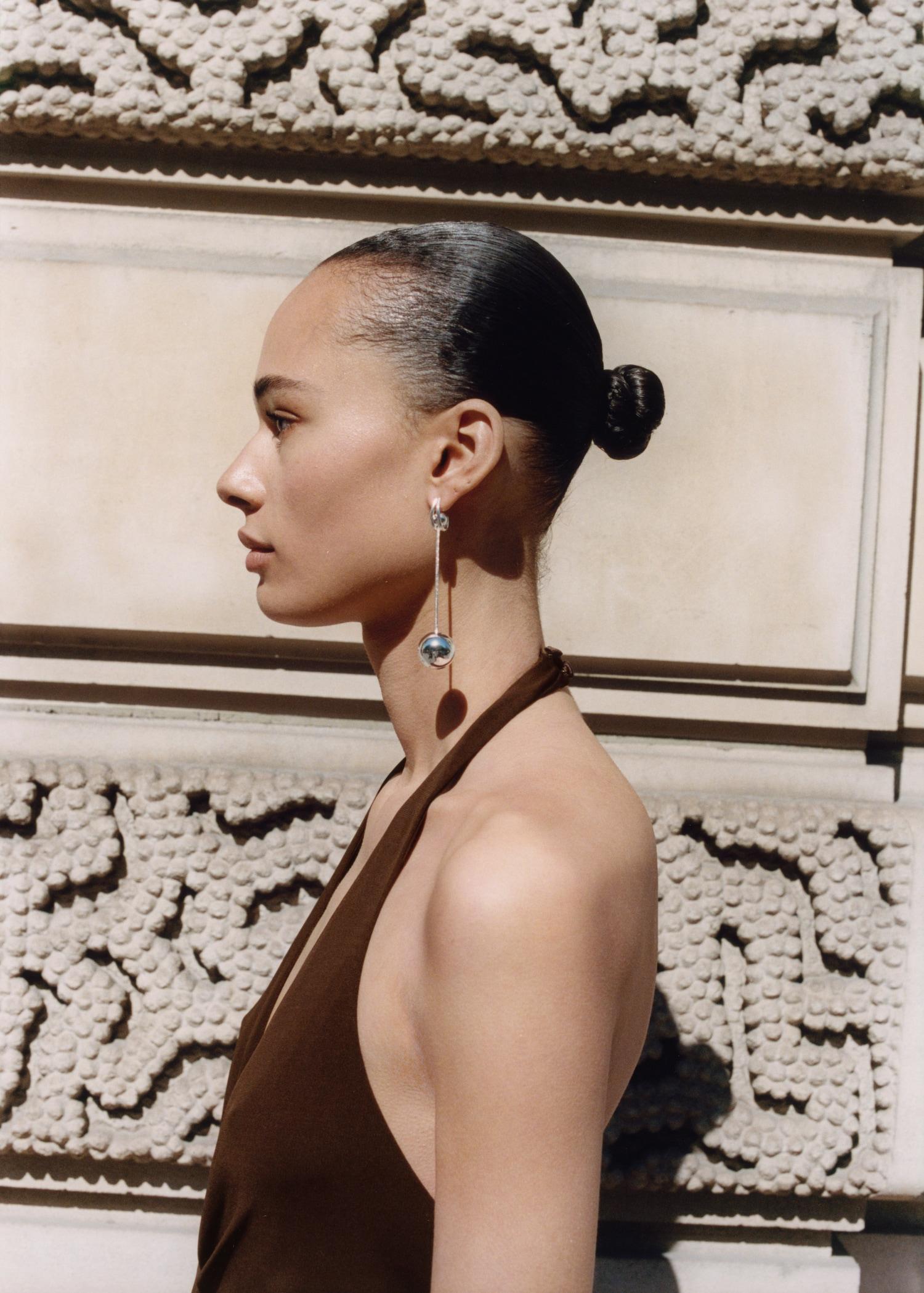 Thread sphere earrings - Women | MANGO USA Product Image