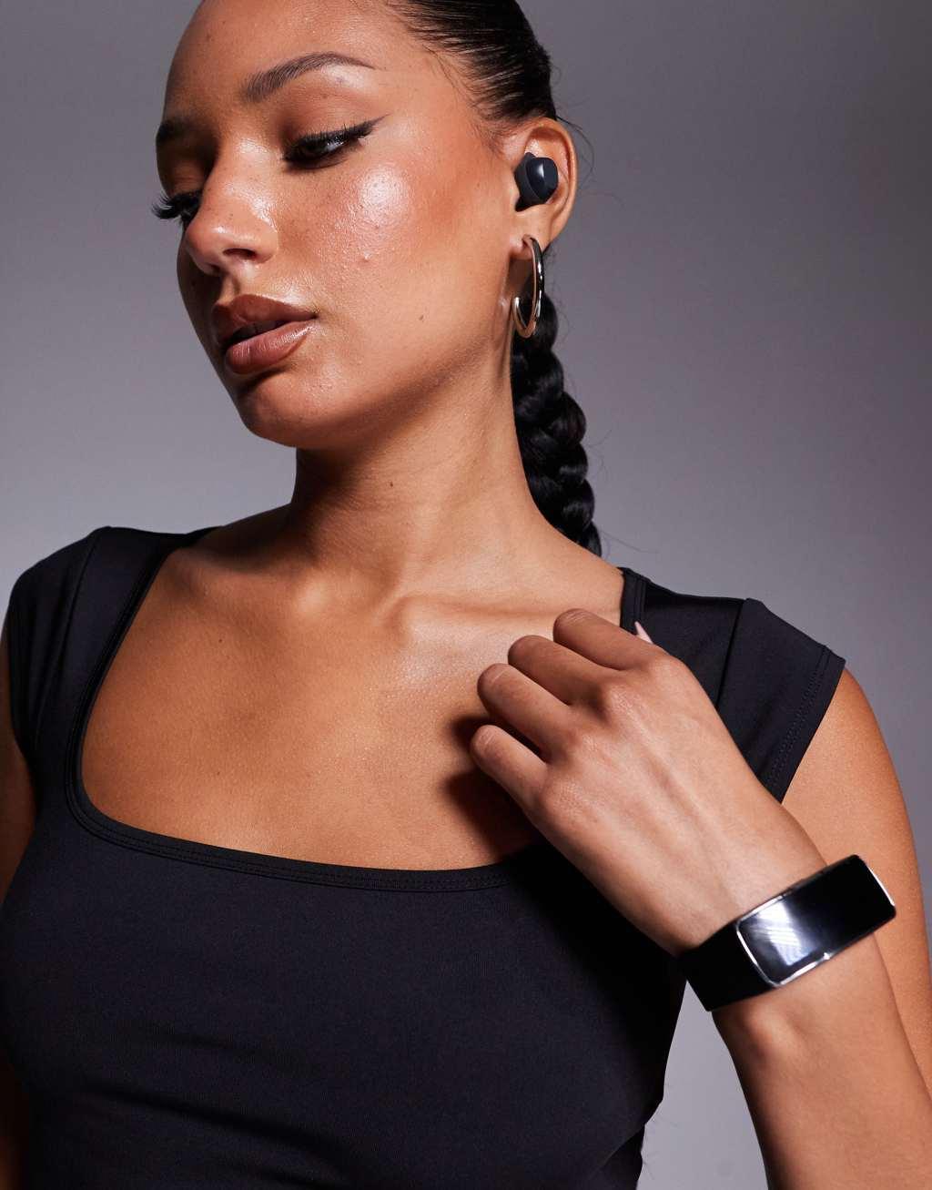 4505 active square neck cap sleeve top in black  Product Image