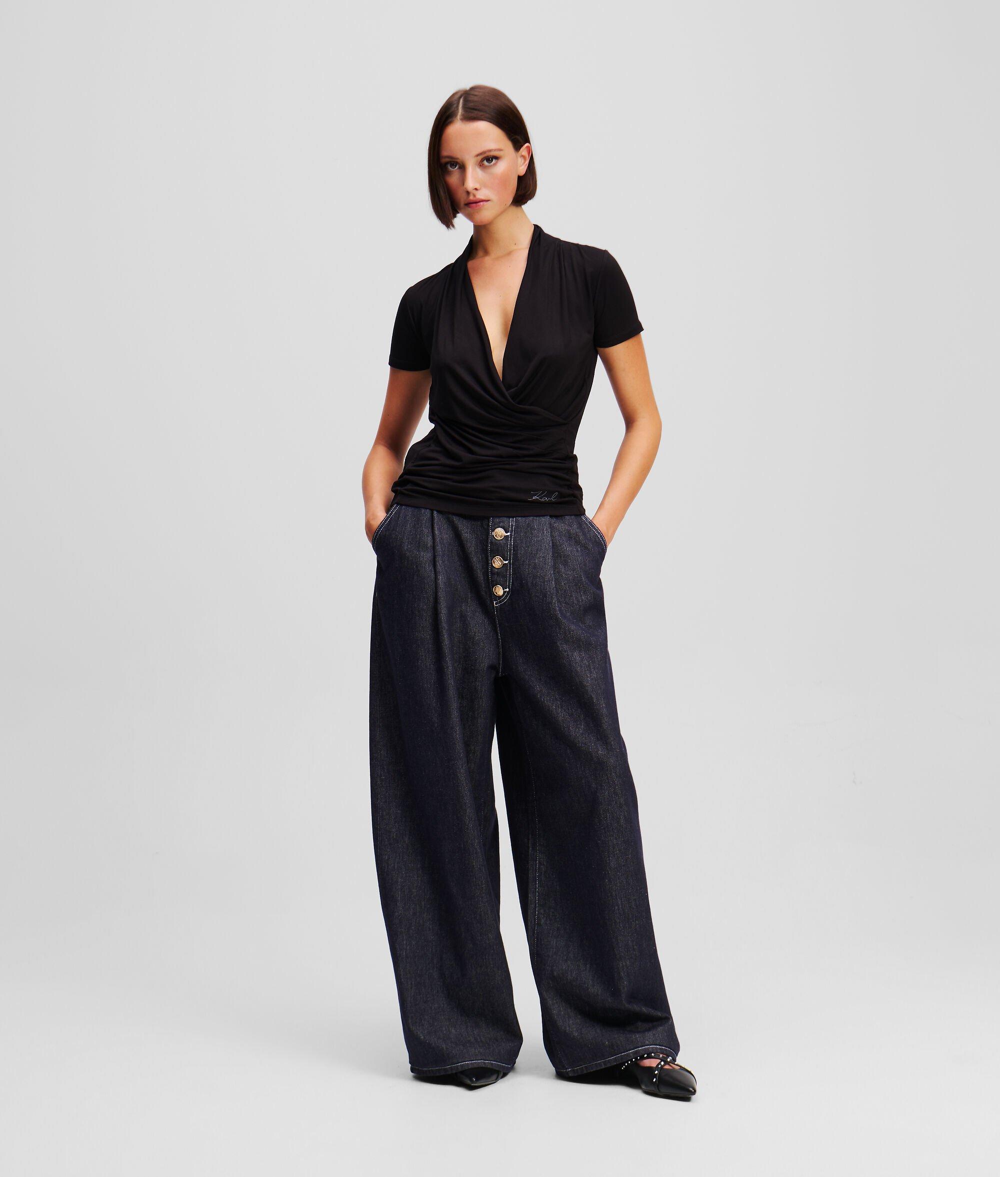 V-NECK T-SHIRT Product Image