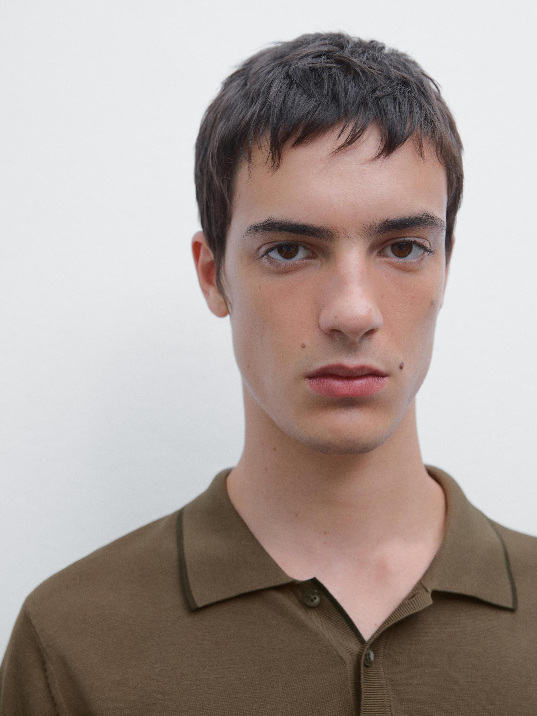 Knit polo shirt with coloured collar detail Product Image