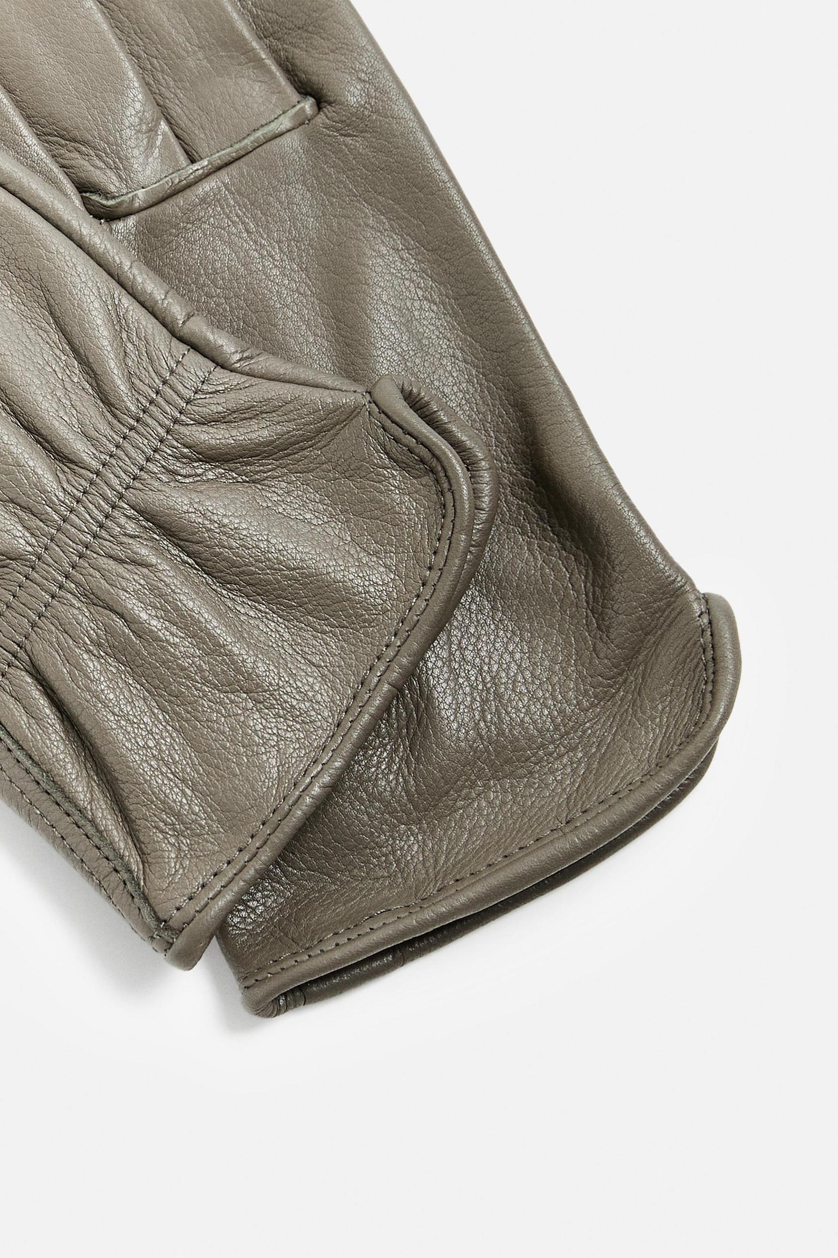 LEATHER GLOVES Product Image