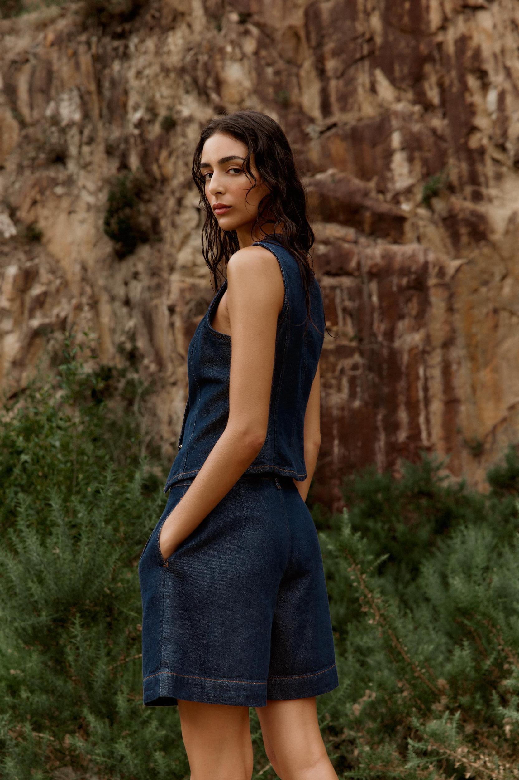 Z1975 DENIM PLEATED SHORTS WITH BELT Product Image