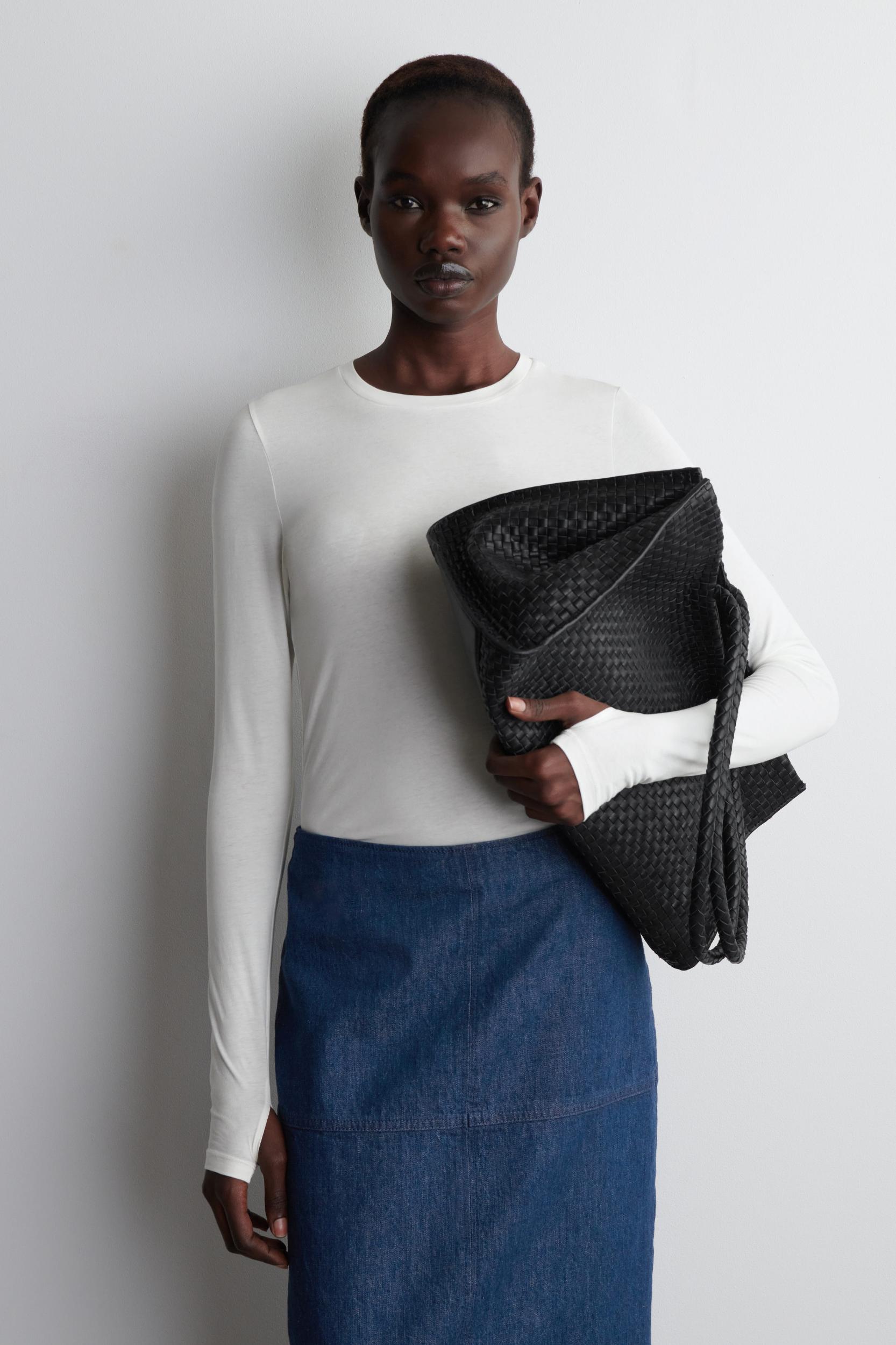 SLIM LIGHTWEIGHT LONG-SLEEVED TOP Product Image