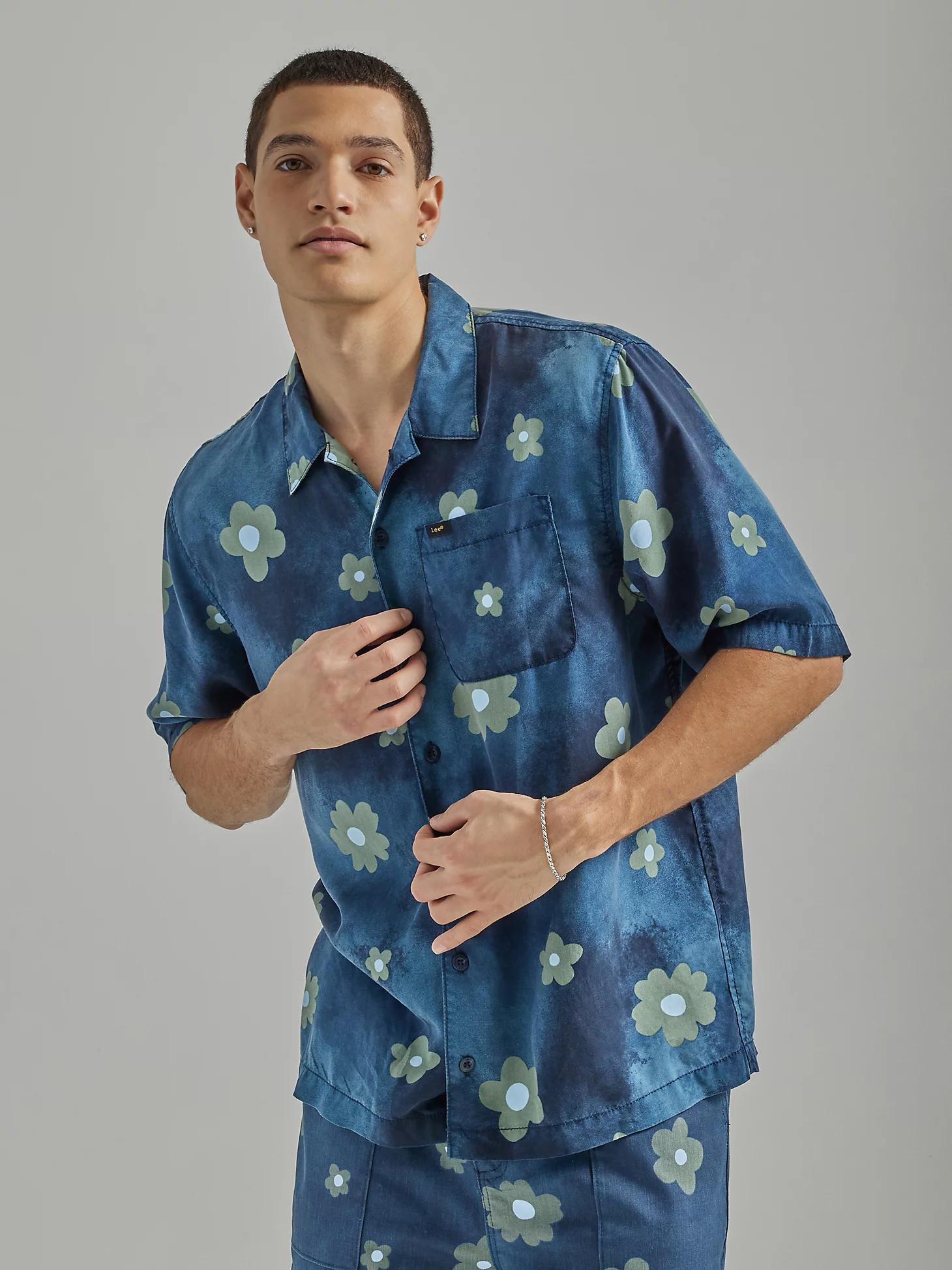 Men's Oversized Floral Resort Shirt | Men's Tops & Tees | Lee® Product Image