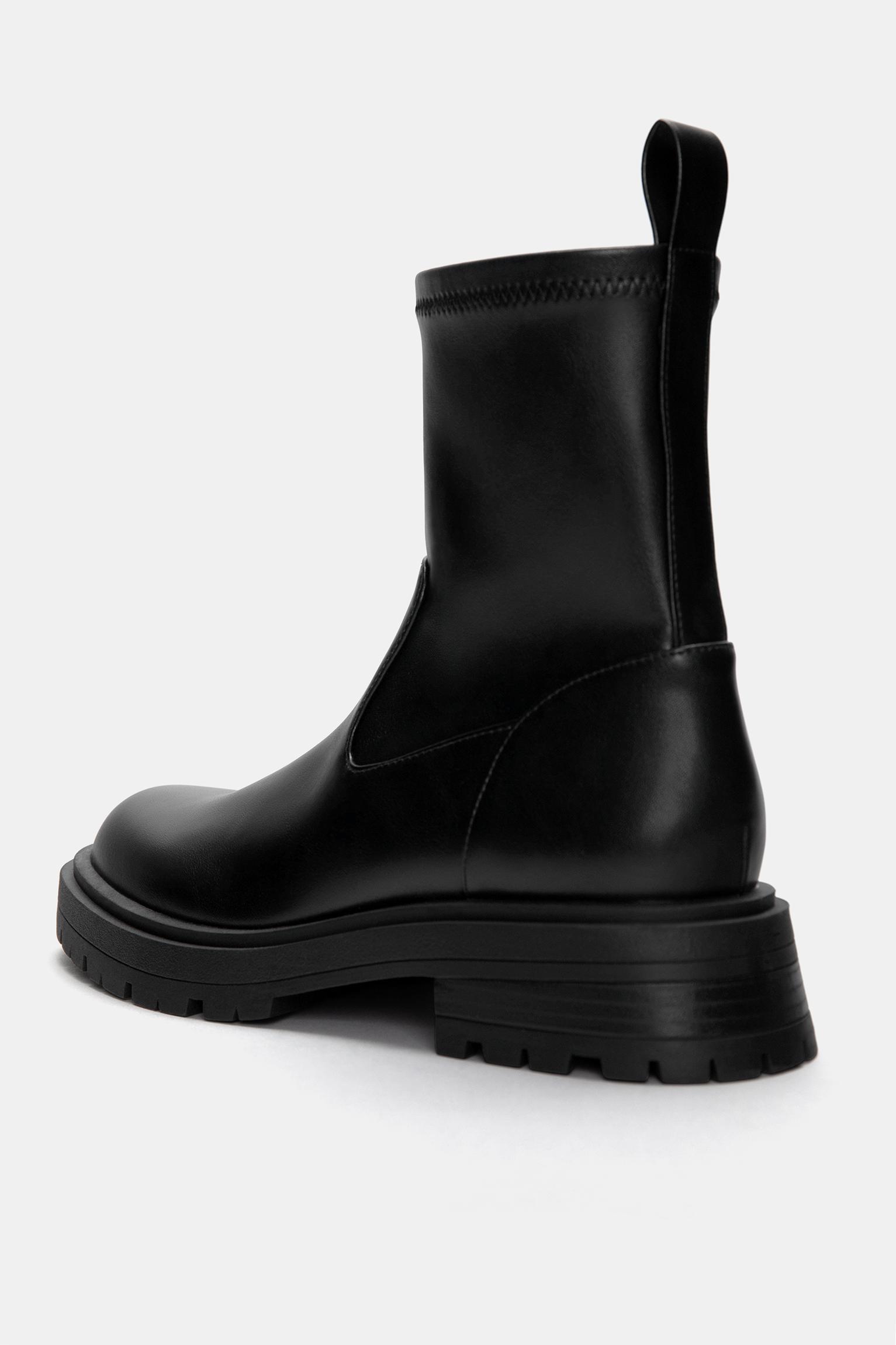 Flat stretch ankle boots Product Image