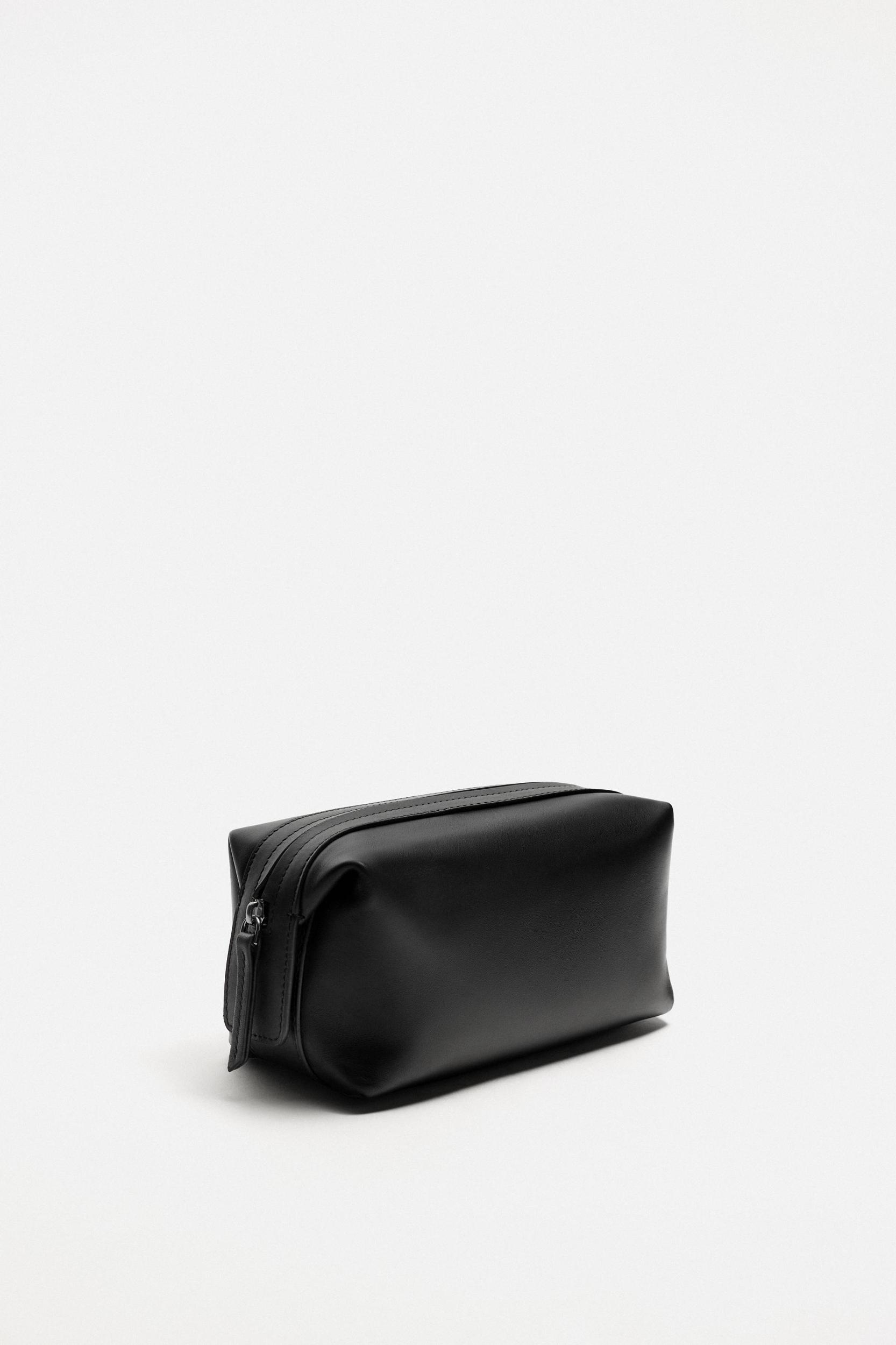 LEATHER TOILETRY BAG Product Image