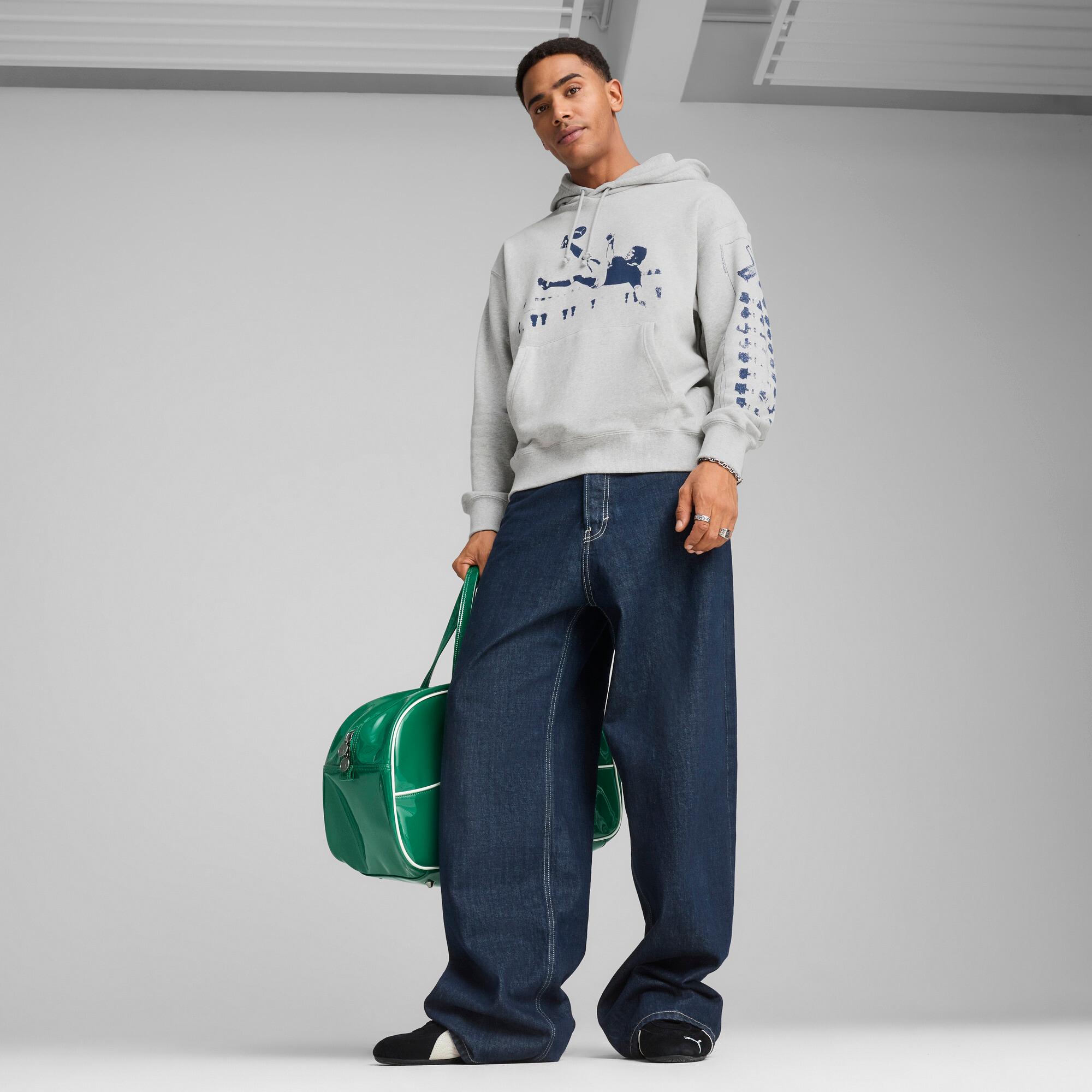 GRAPHICS Soccer Men's Hoodie Product Image