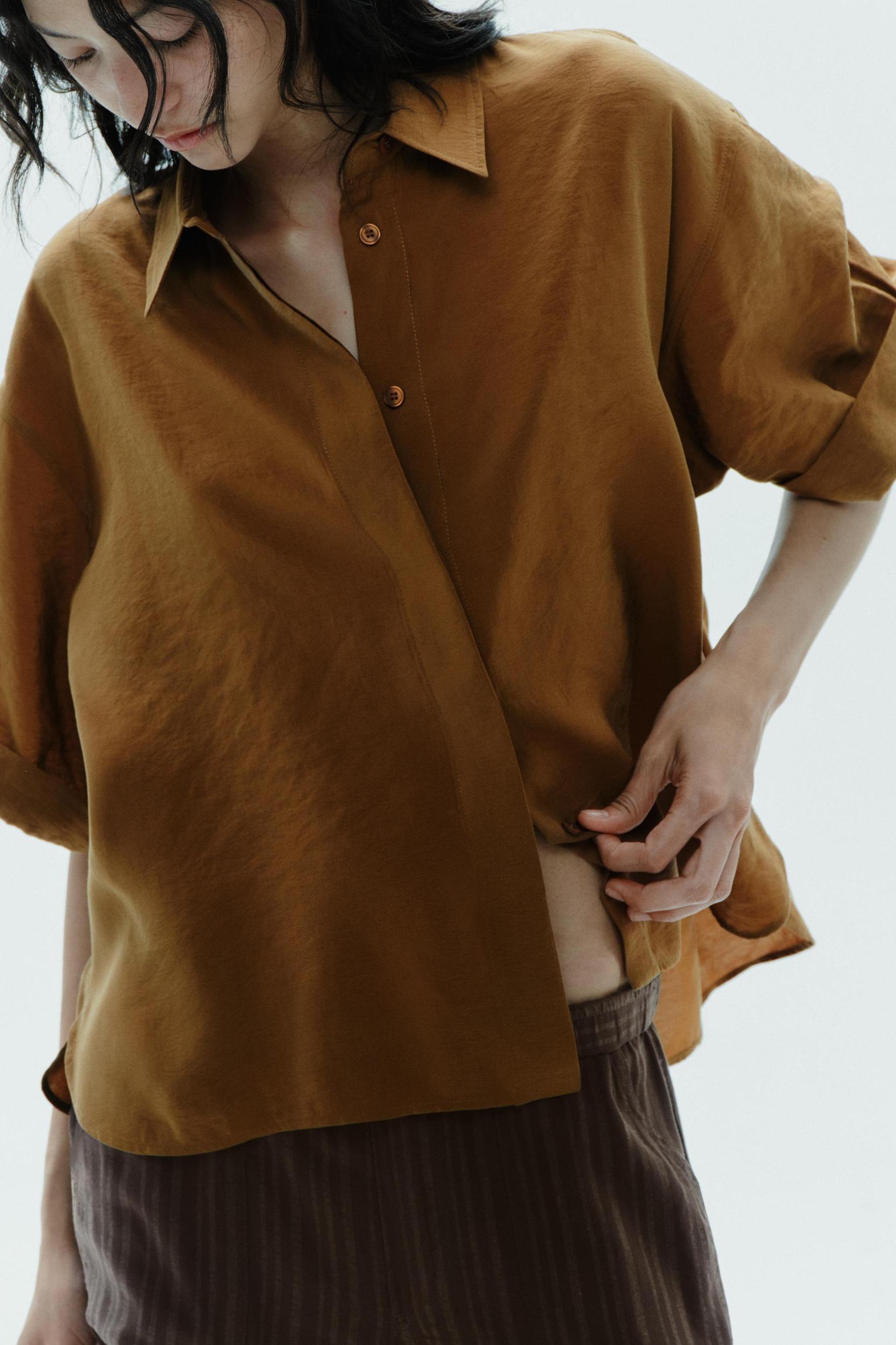 FLOWY SHORT SLEEVE SHIRT Product Image