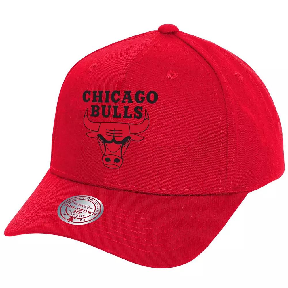 Men's Mitchell & Ness Red Chicago Bulls Fire Red Pro Crown Snapback Hat Product Image