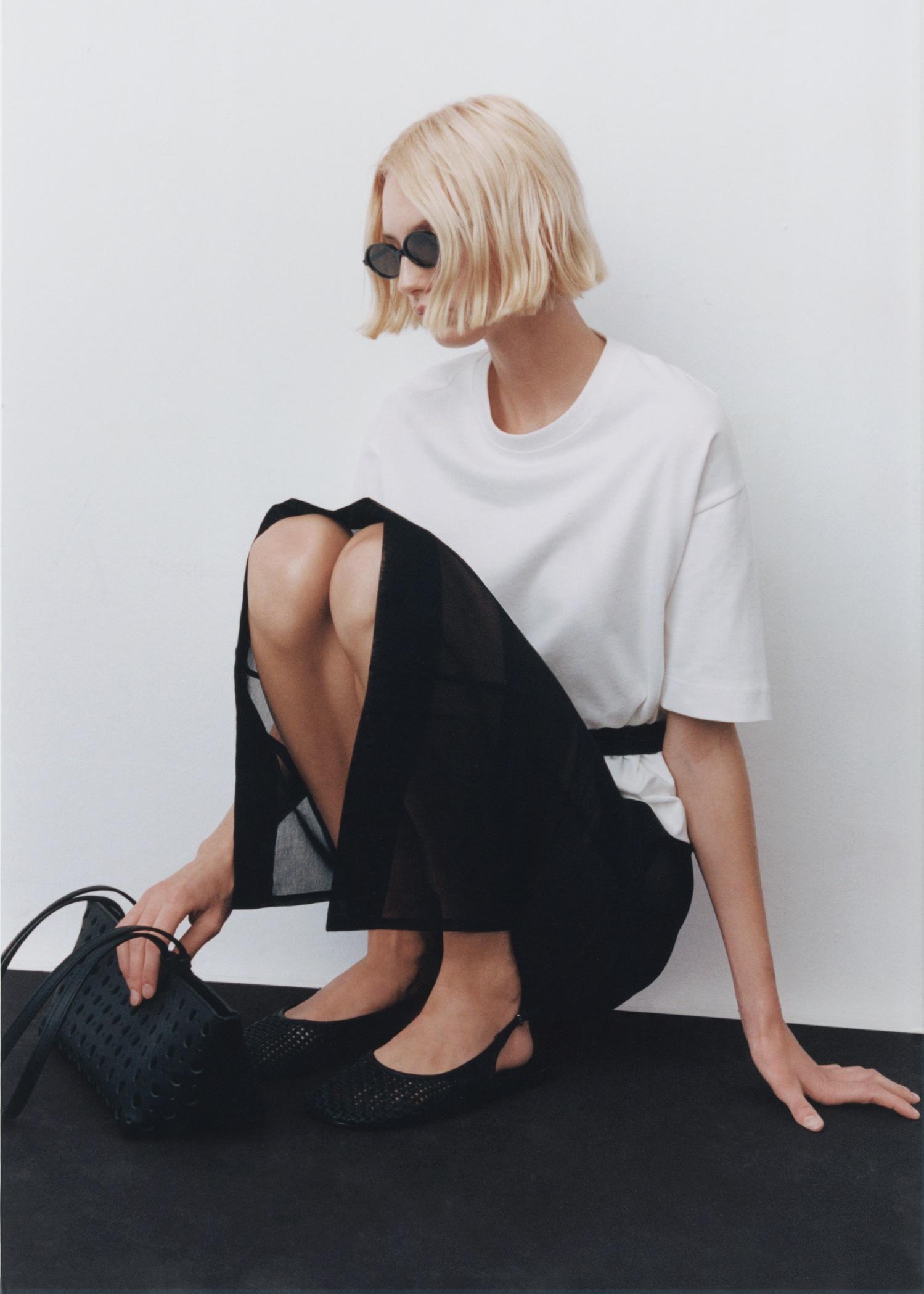 Oversized cotton t-shirt - Women | MANGO USA Product Image