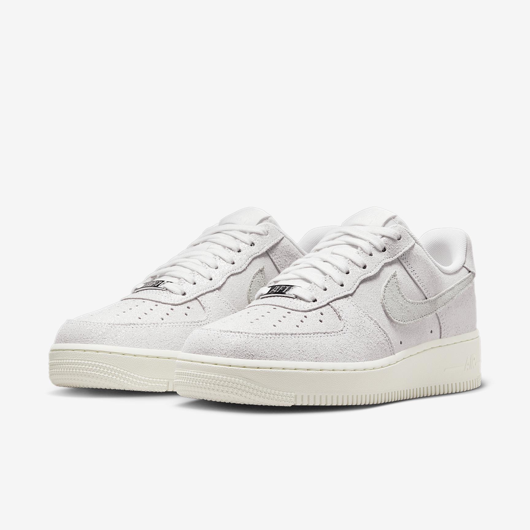 Nike Womens Air Force 1 07 SE Shoes | HQ3499-100 Product Image
