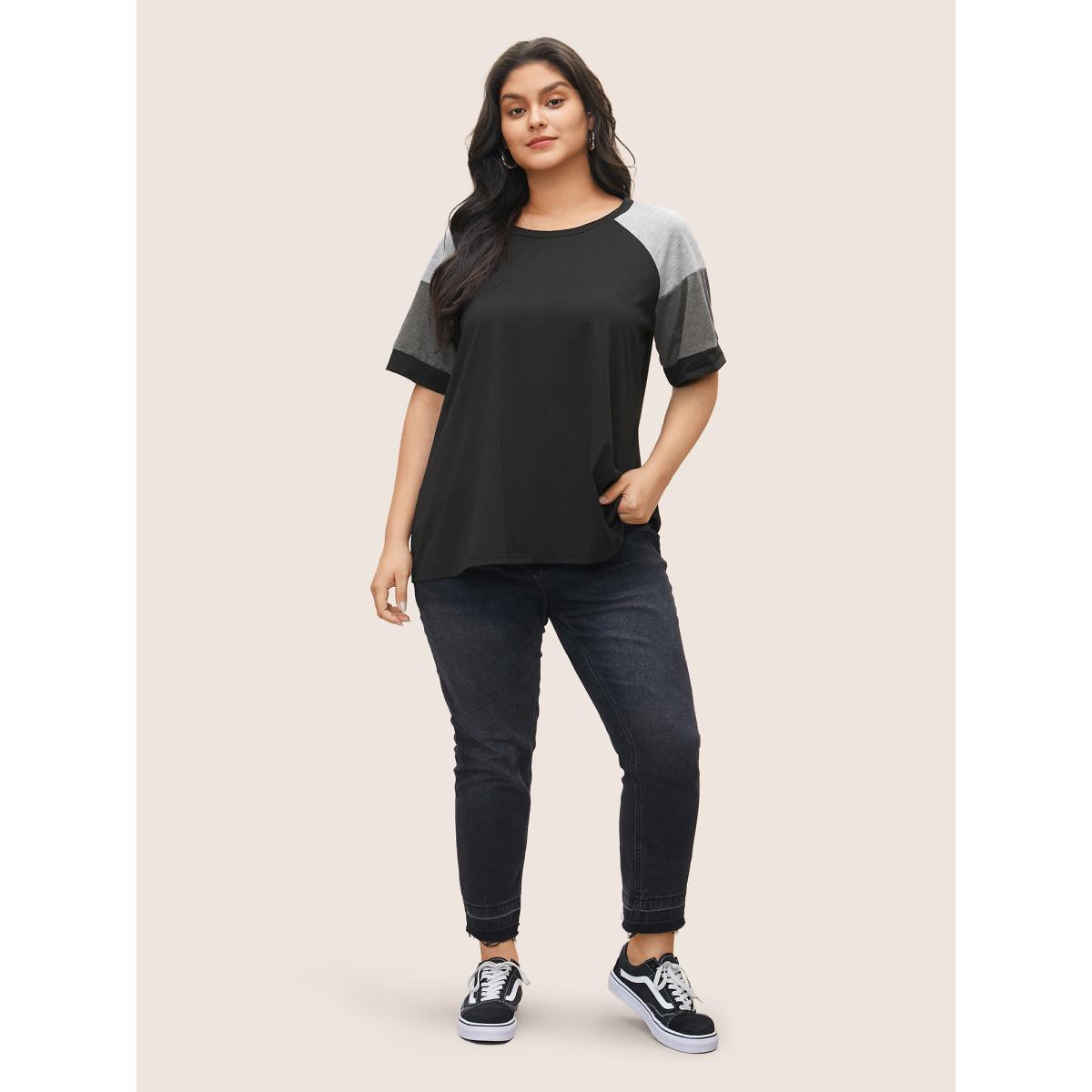 Plus Size Colorblock Contrast Crew Neck Raglan Sleeve T-shirt Black Women Casual Contrast Colorblock Everyday T-shirts BloomChic 28/5X Product Image