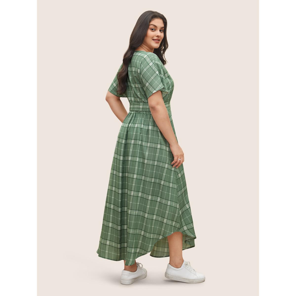 Plus Size Plaid Surplice Neck Pocket Curved Hem Dress Green Women Casual Non Overlap Collar Short sleeve Curvy Midi Dress BloomChic 26/4X Product Image