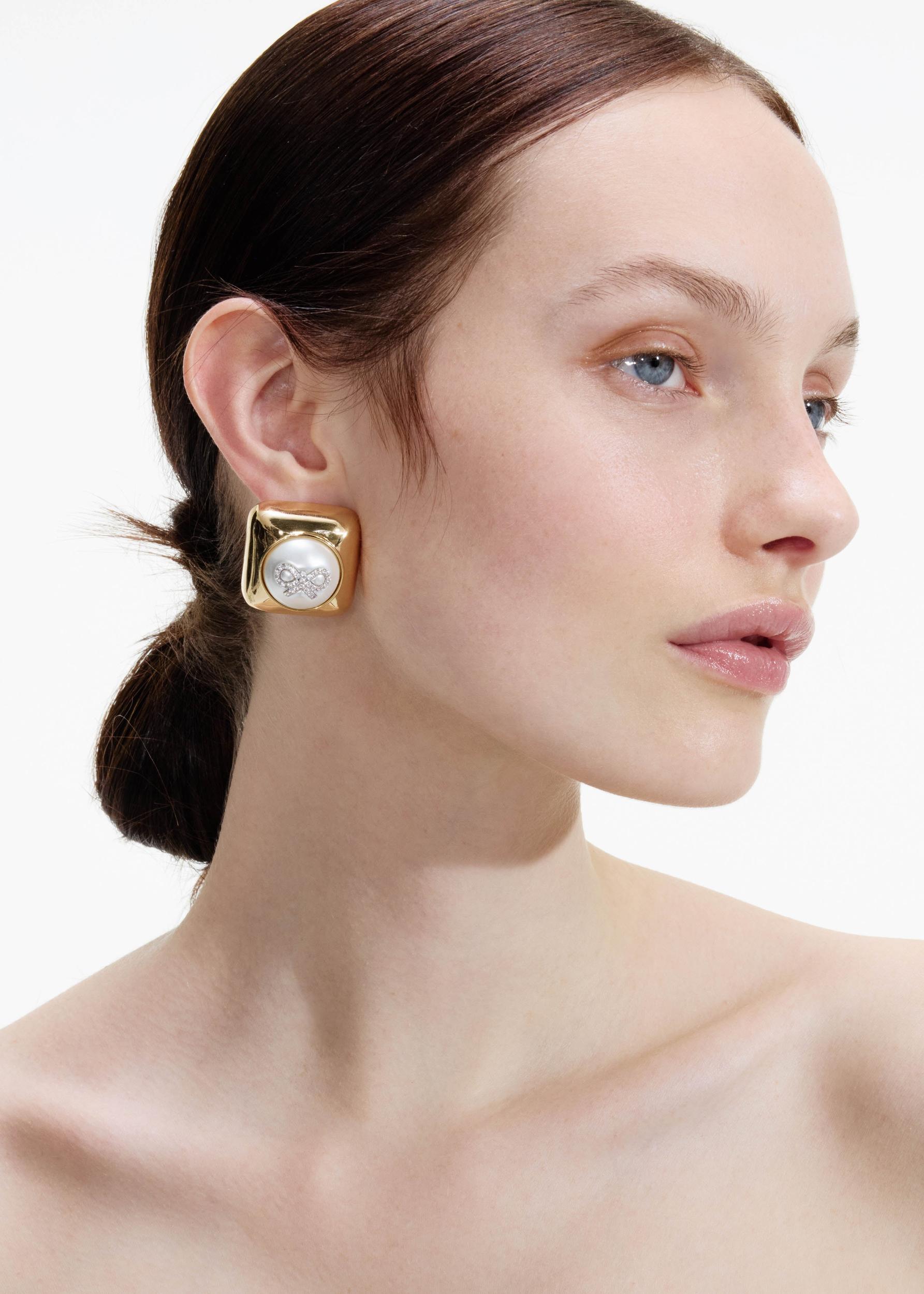 Bow Pearl Gold Square Earrings Product Image