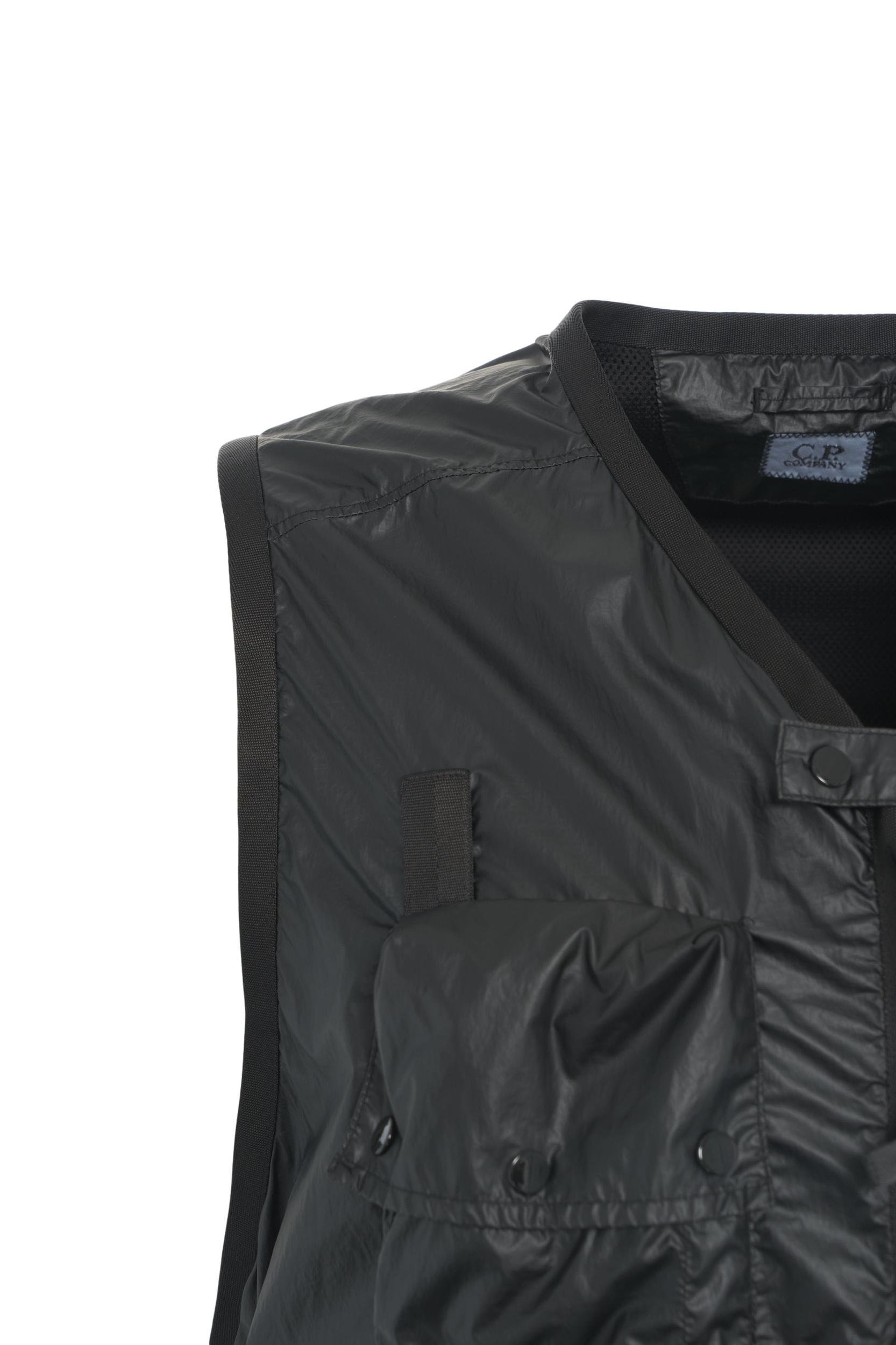 Multi pocket nylon vest Product Image