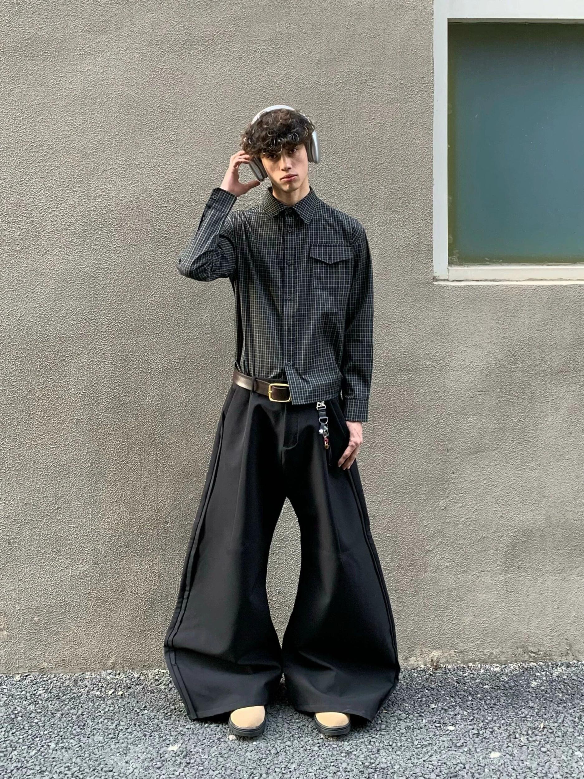 RT No. 18726 BLACK PLAID BUTTON-UP SHIRT Product Image