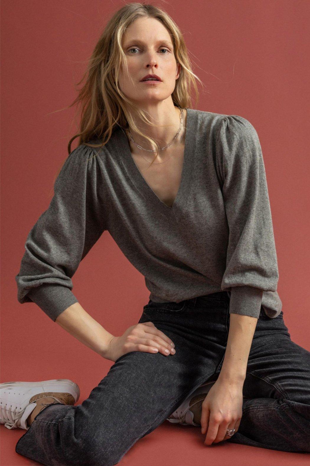 3/4 Puff Sleeve V Neck Sweater Product Image