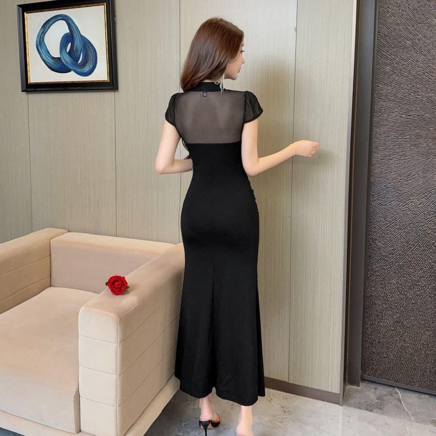 Cap-Sleeve Keyhole Slit Midi Bodycon Dress Product Image
