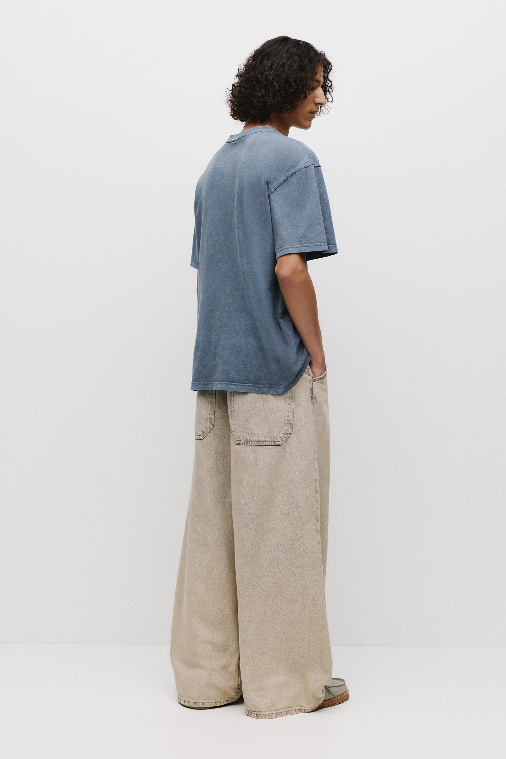 T-shirt with sun pocket Product Image