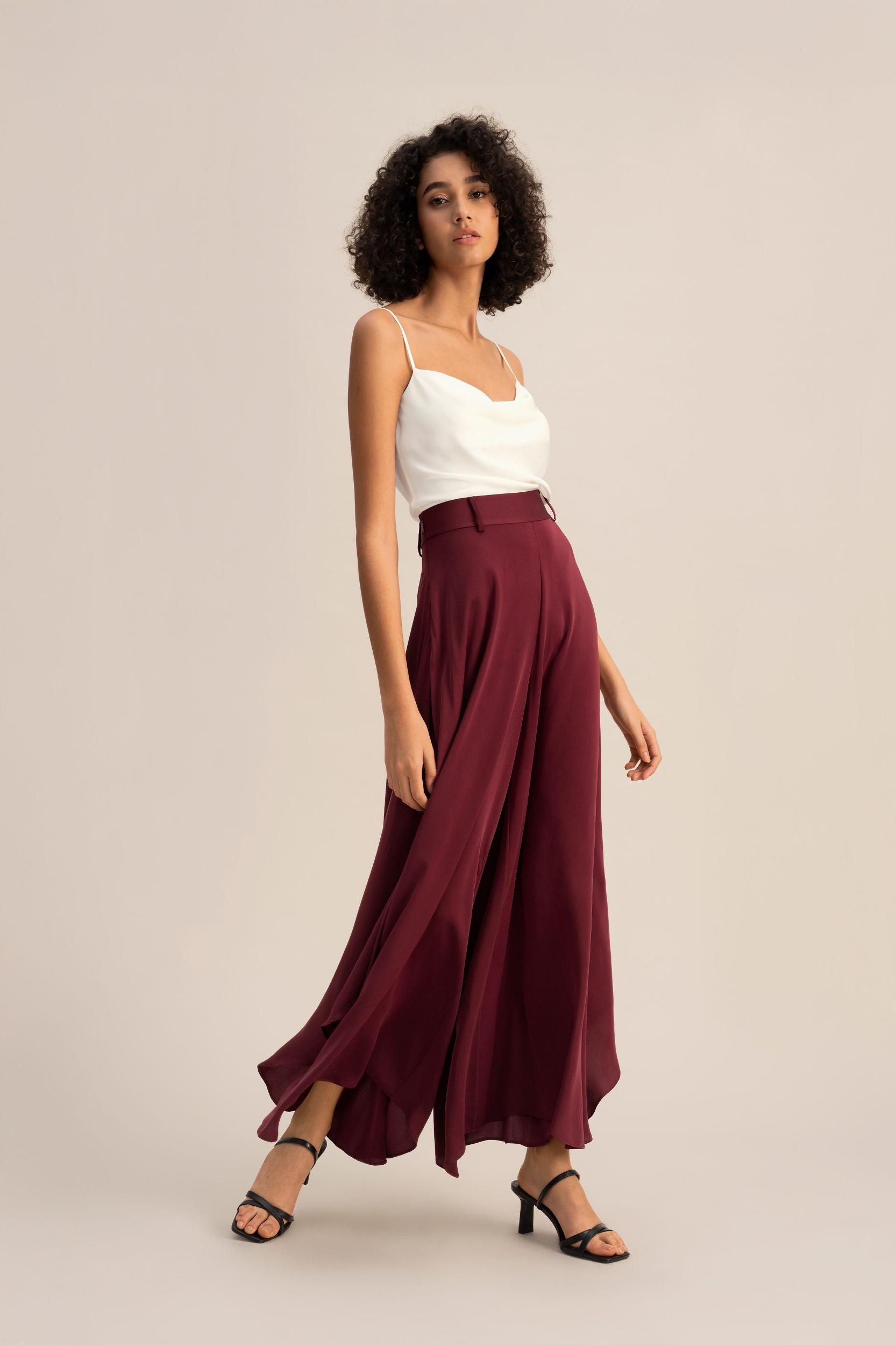 Wide-Legged Silk Fig Pants Product Image