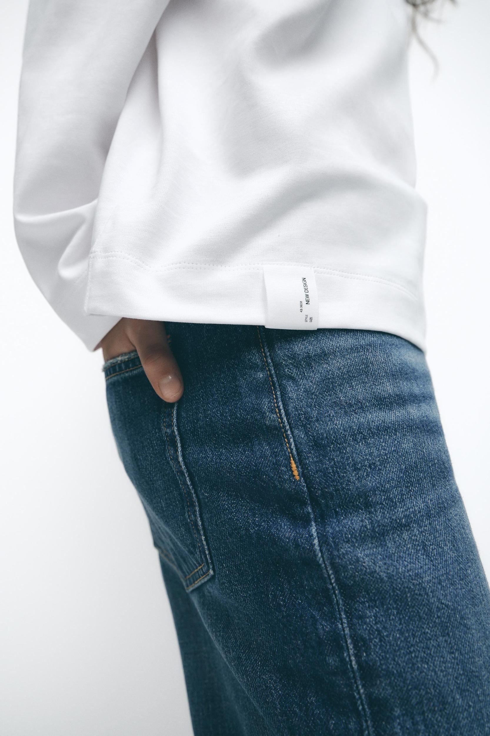 LONG SLEEVE T-SHIRT WITH LABEL Product Image