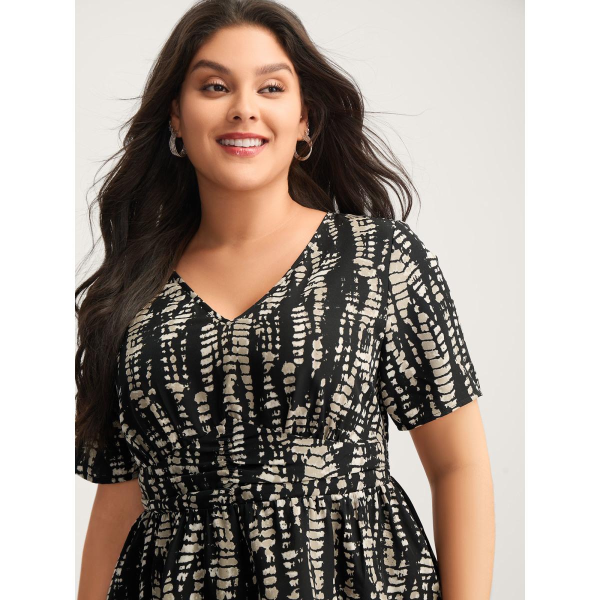 Plus Size Black Abstract Print Cinched Waist Blouse Women Short sleeve V-neck Everyday-Elegant Blouses BloomChic 10/M Product Image