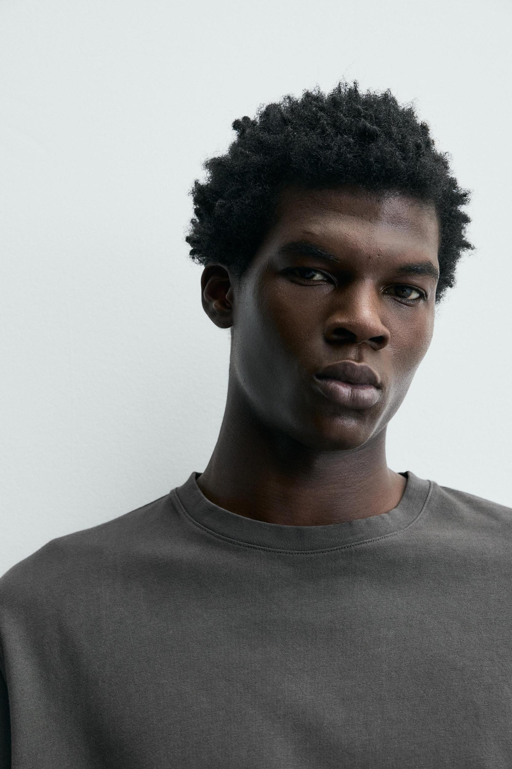 REGULAR FIT LONG SLEEVE T-SHIRT Product Image