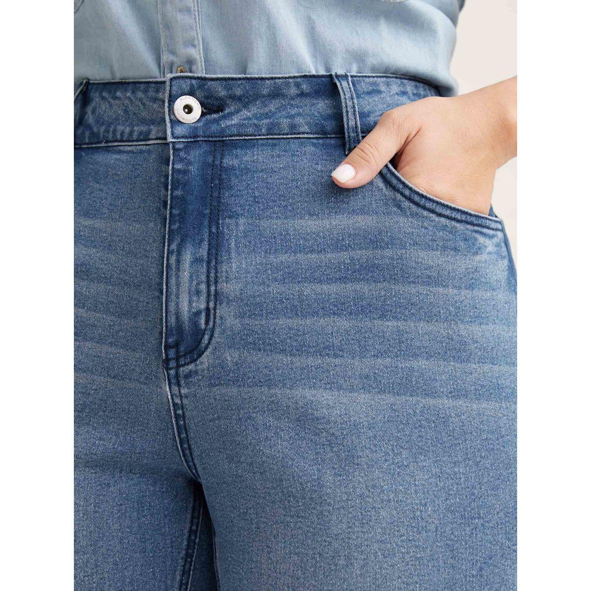 Plus Size Stretch Butt-Lifting Flare Jeans Women Denimblue Timeless High stretch Slanted pocket Jeans BloomChic 22/3X Product Image
