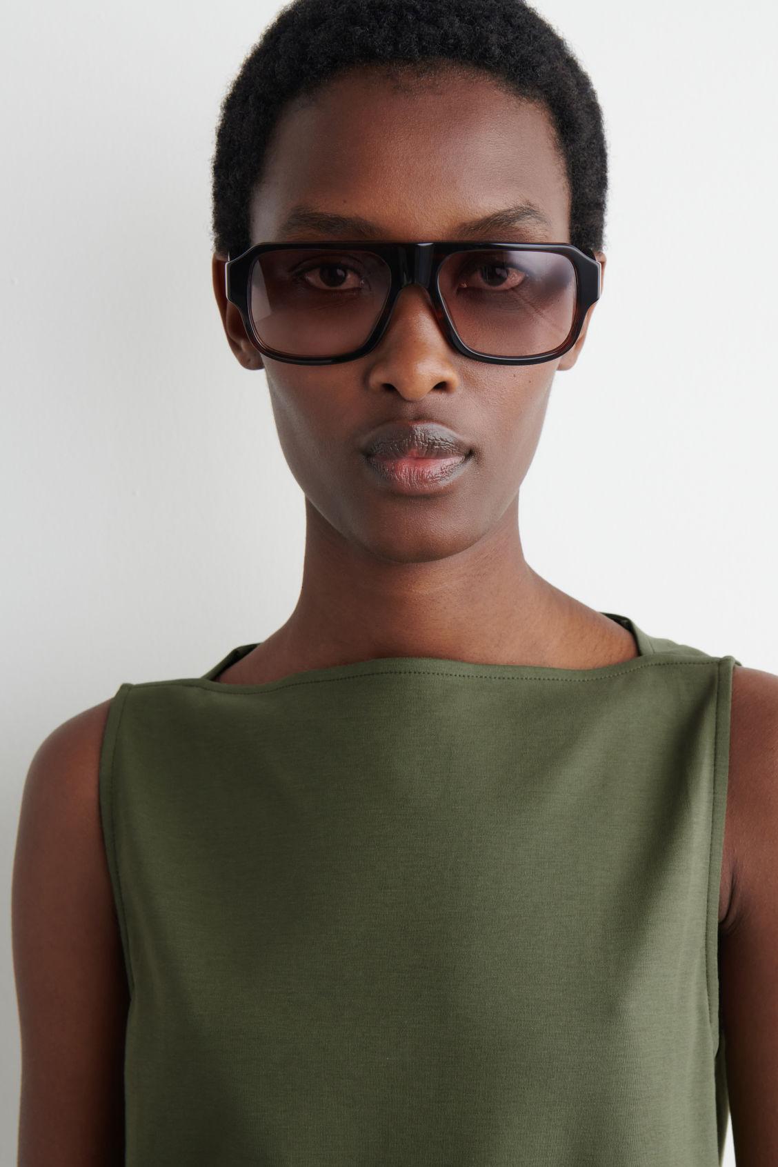 BOAT-NECK TANK TOP Product Image