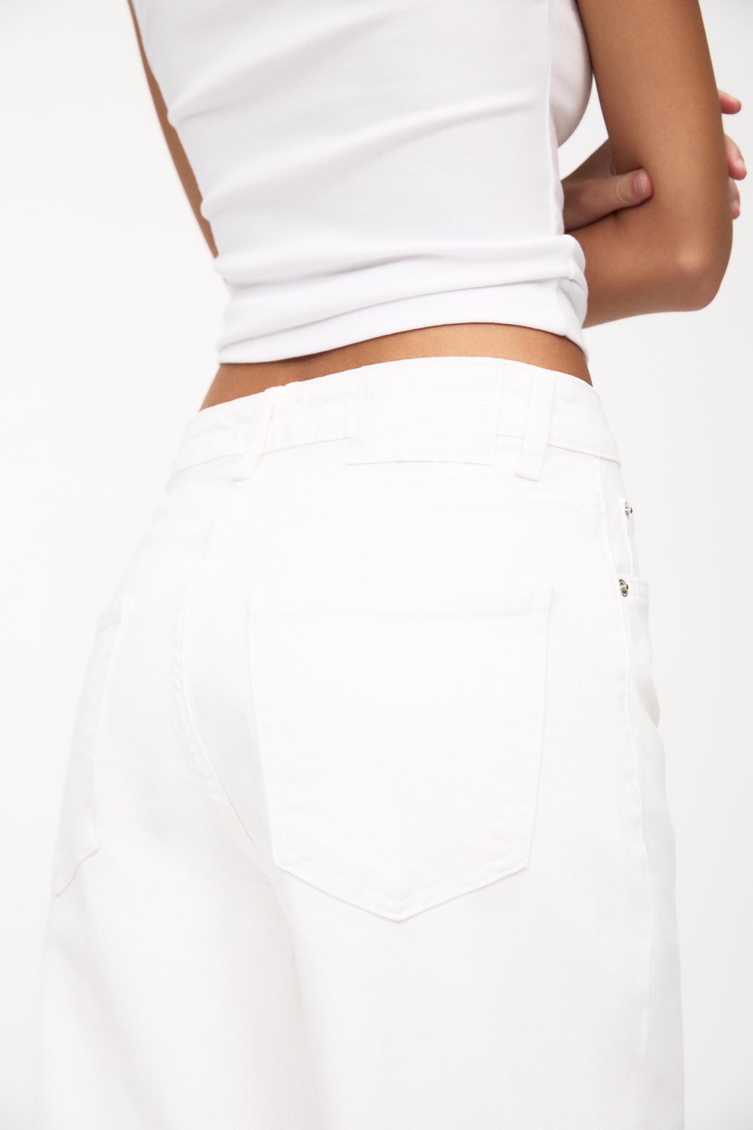 White mid-rise baggy jeans Product Image